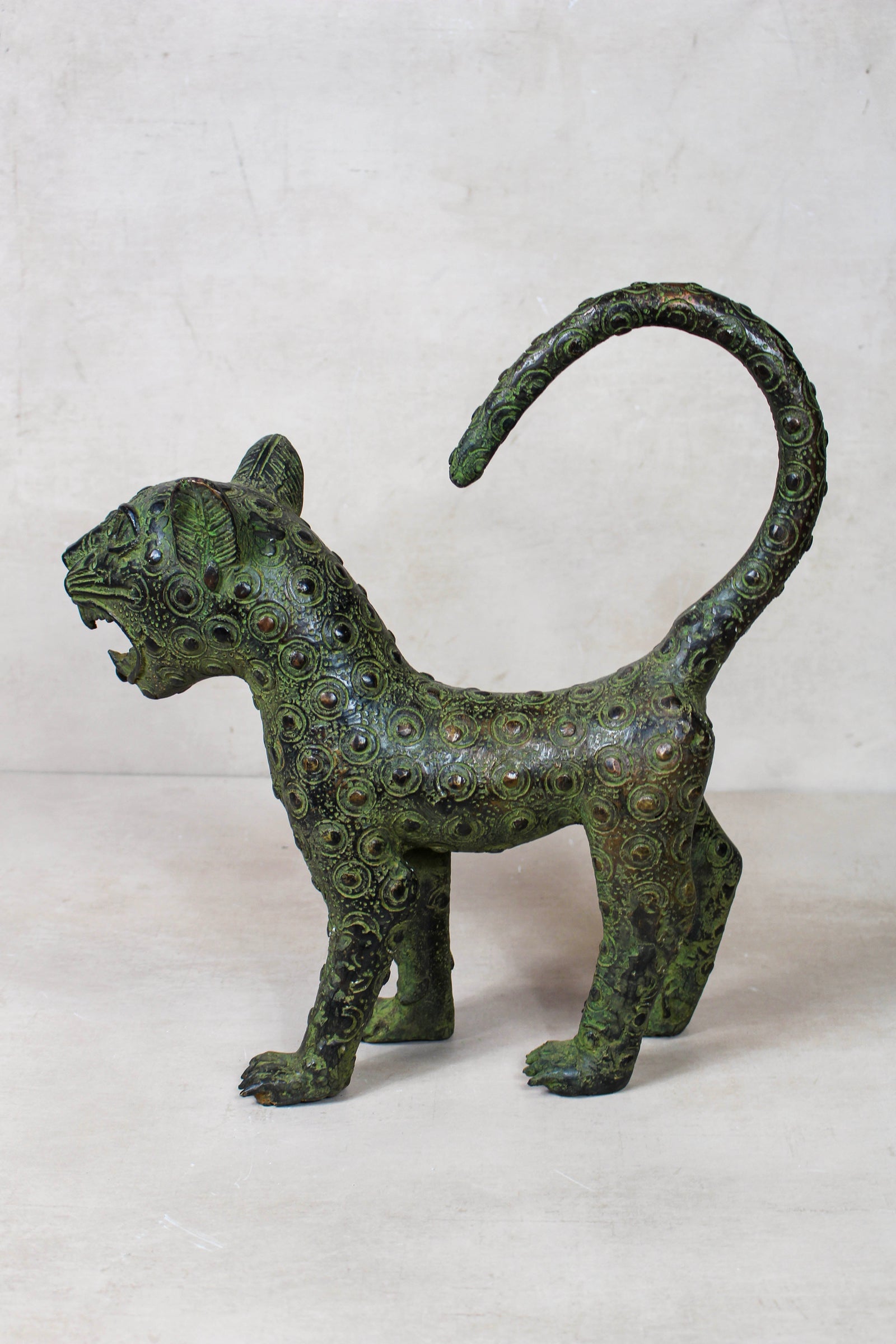 Large Benin bronze leopard sculpture, cast by the Edo people of Nigeria