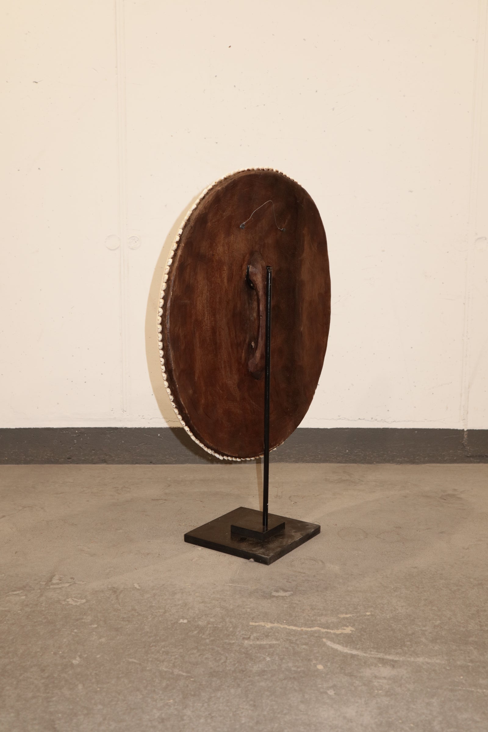 Cameroon Beaded Shield - L - 55cm Black & White 01