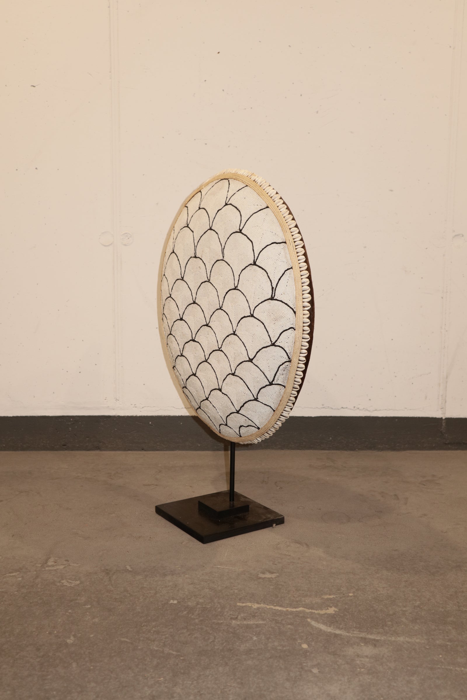 Cameroon Beaded Shield - L - 55cm Black & White 01