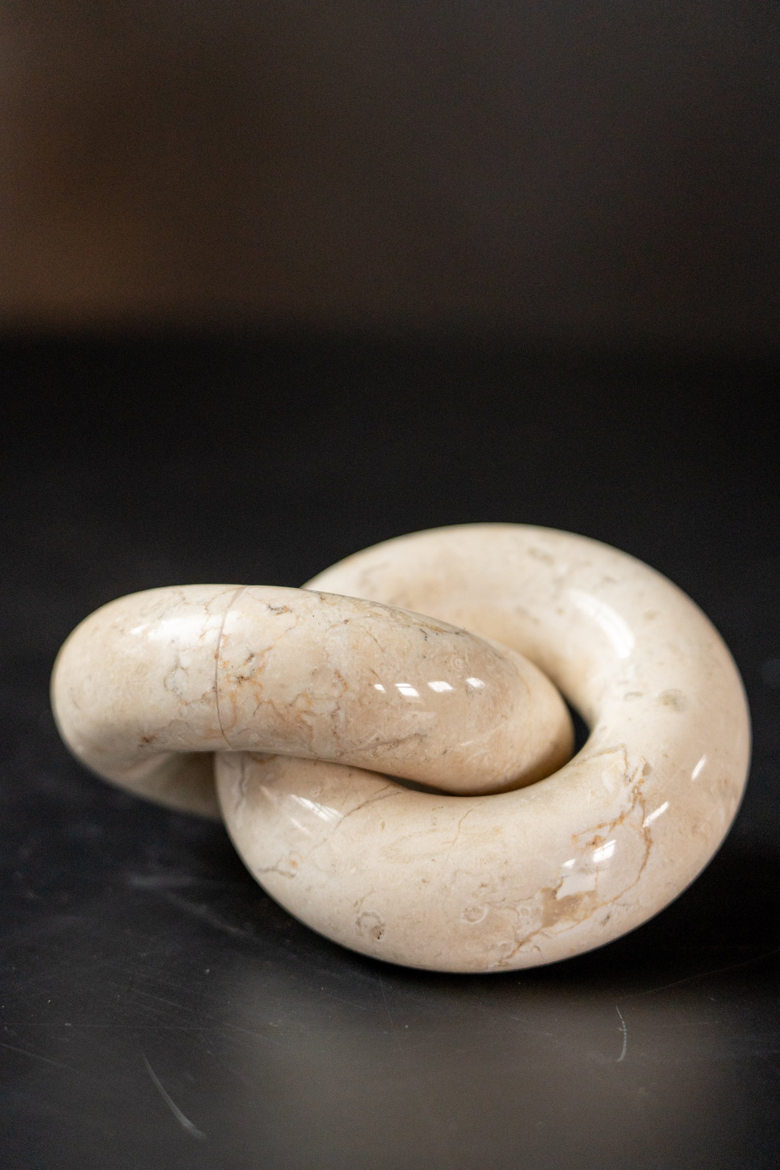 Marble chain link — detail of the veining