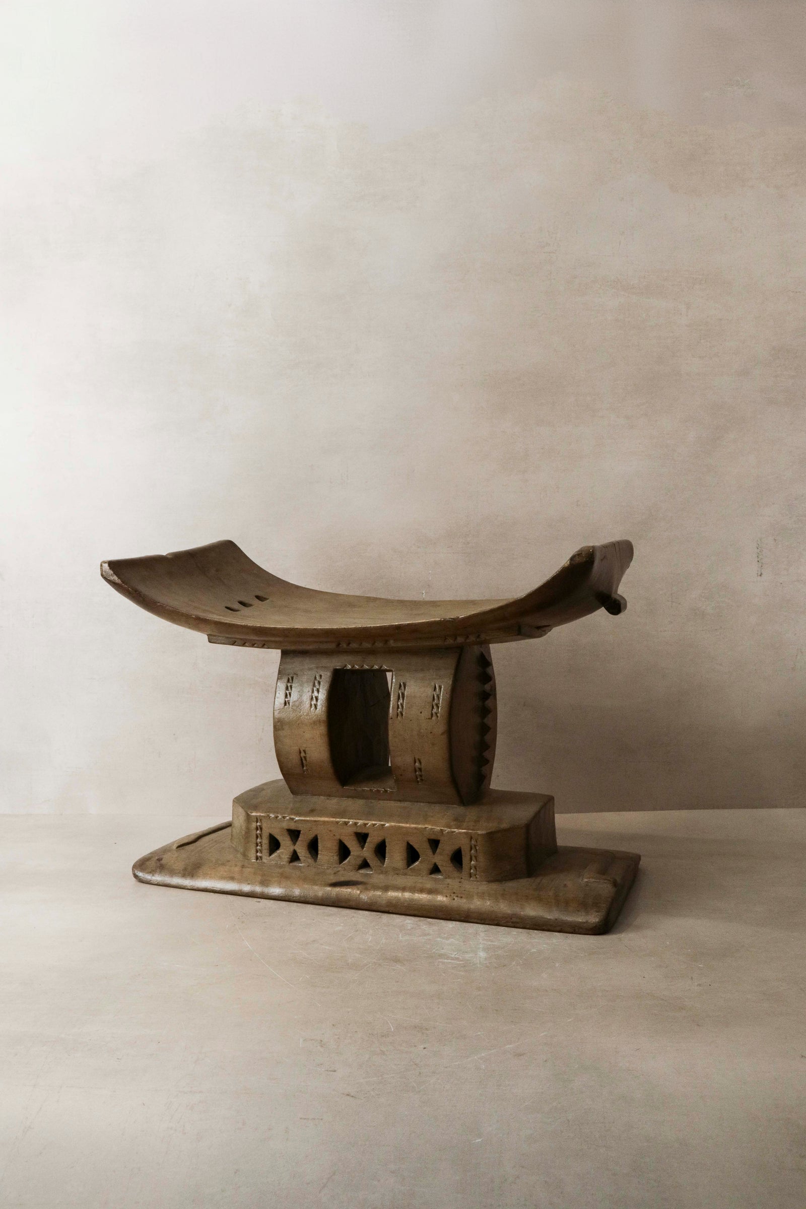 Ashanti Stool - 141.1