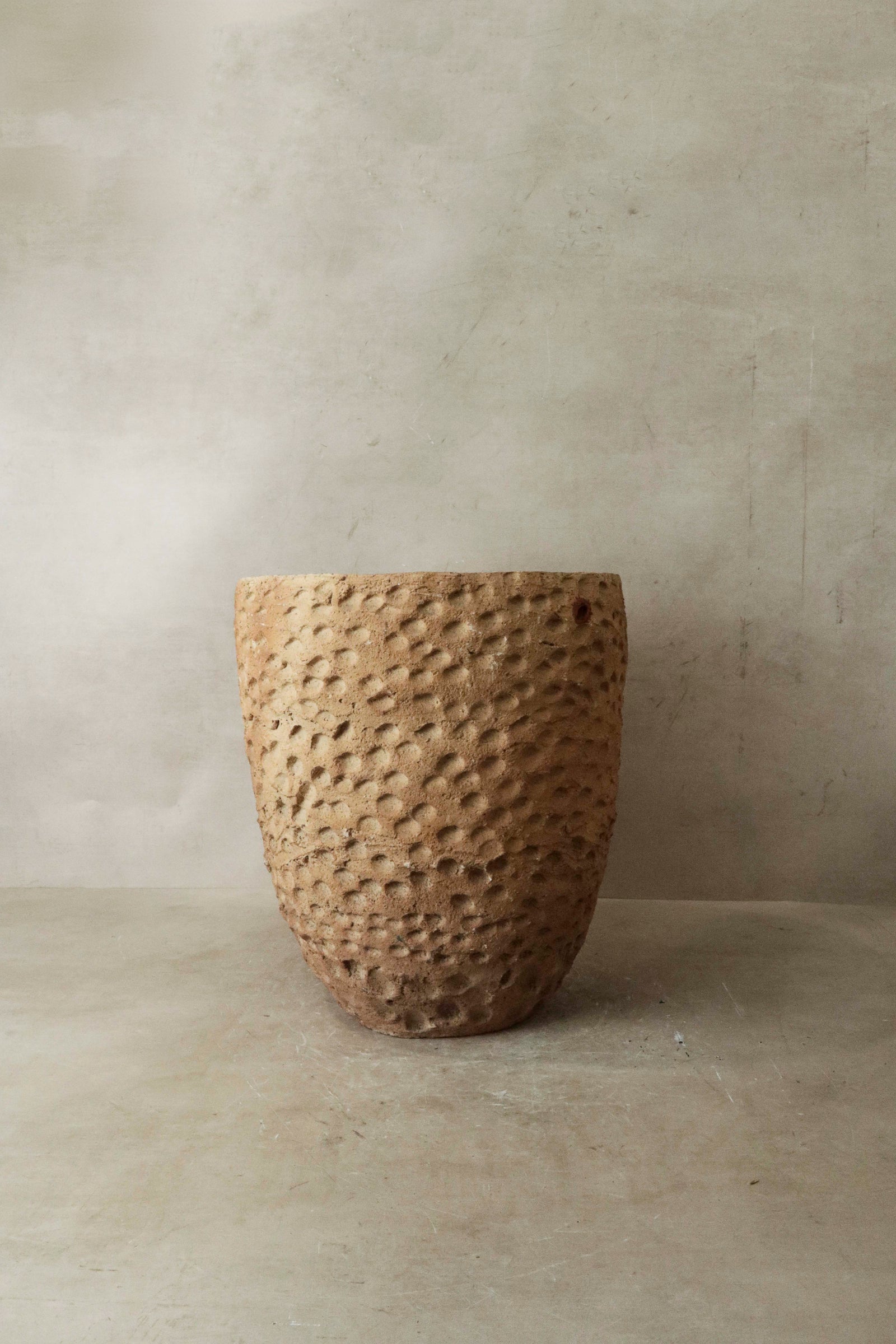 Gwayi clay pot — side view