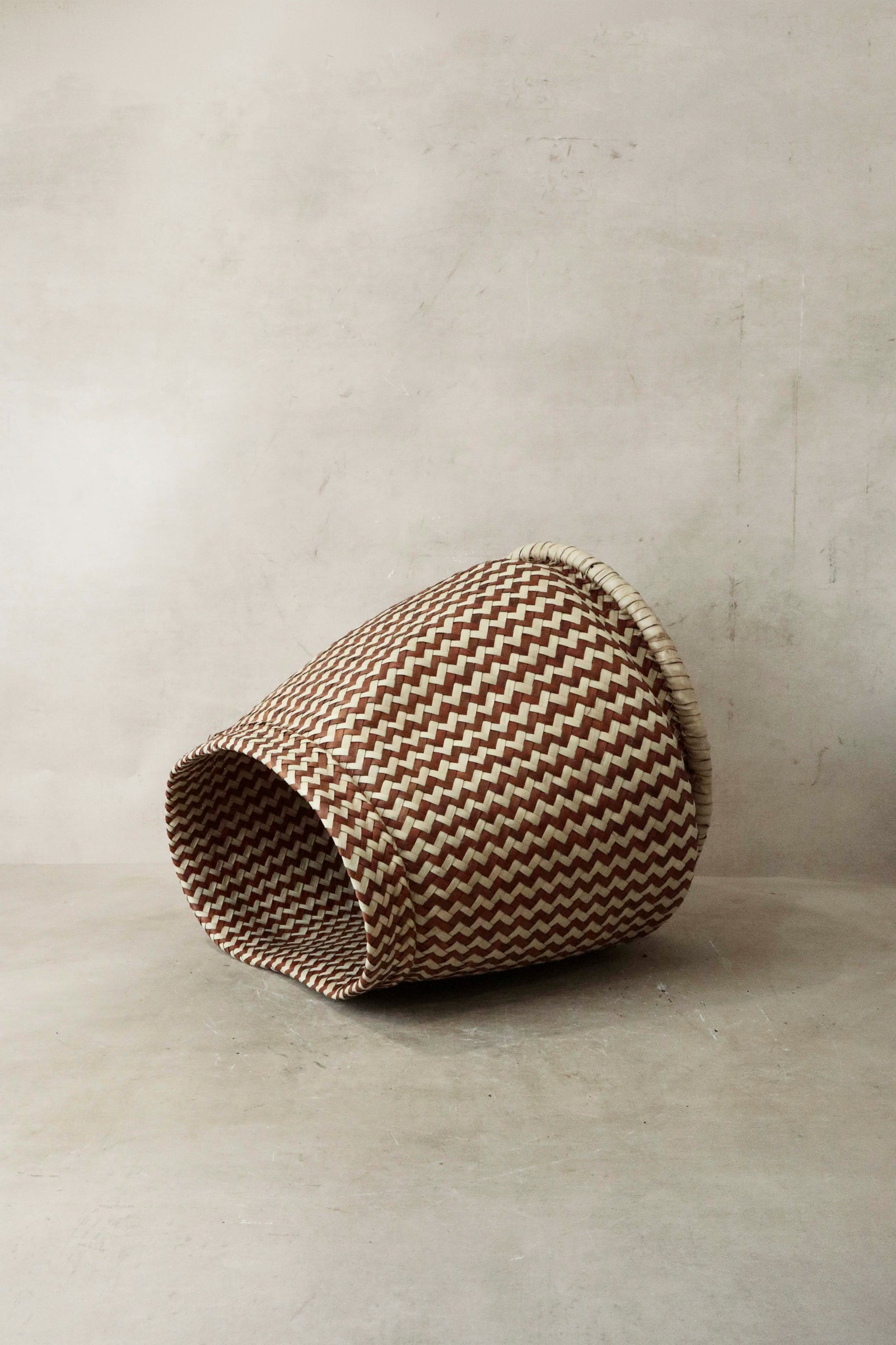 Zig Zag Woven Planter Basket Brown - Malawi - Z1