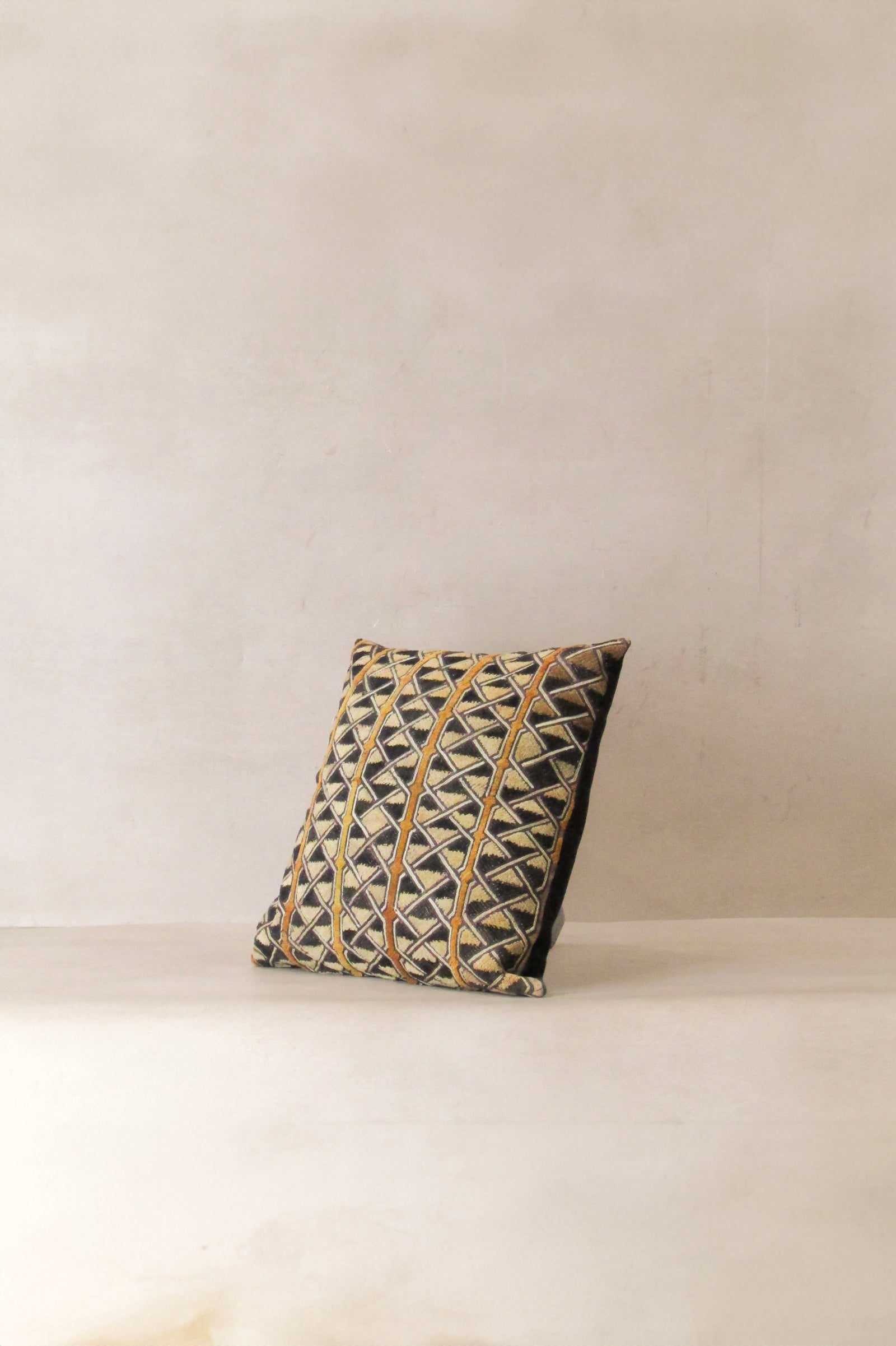 Showa cloth cushion - 74.4