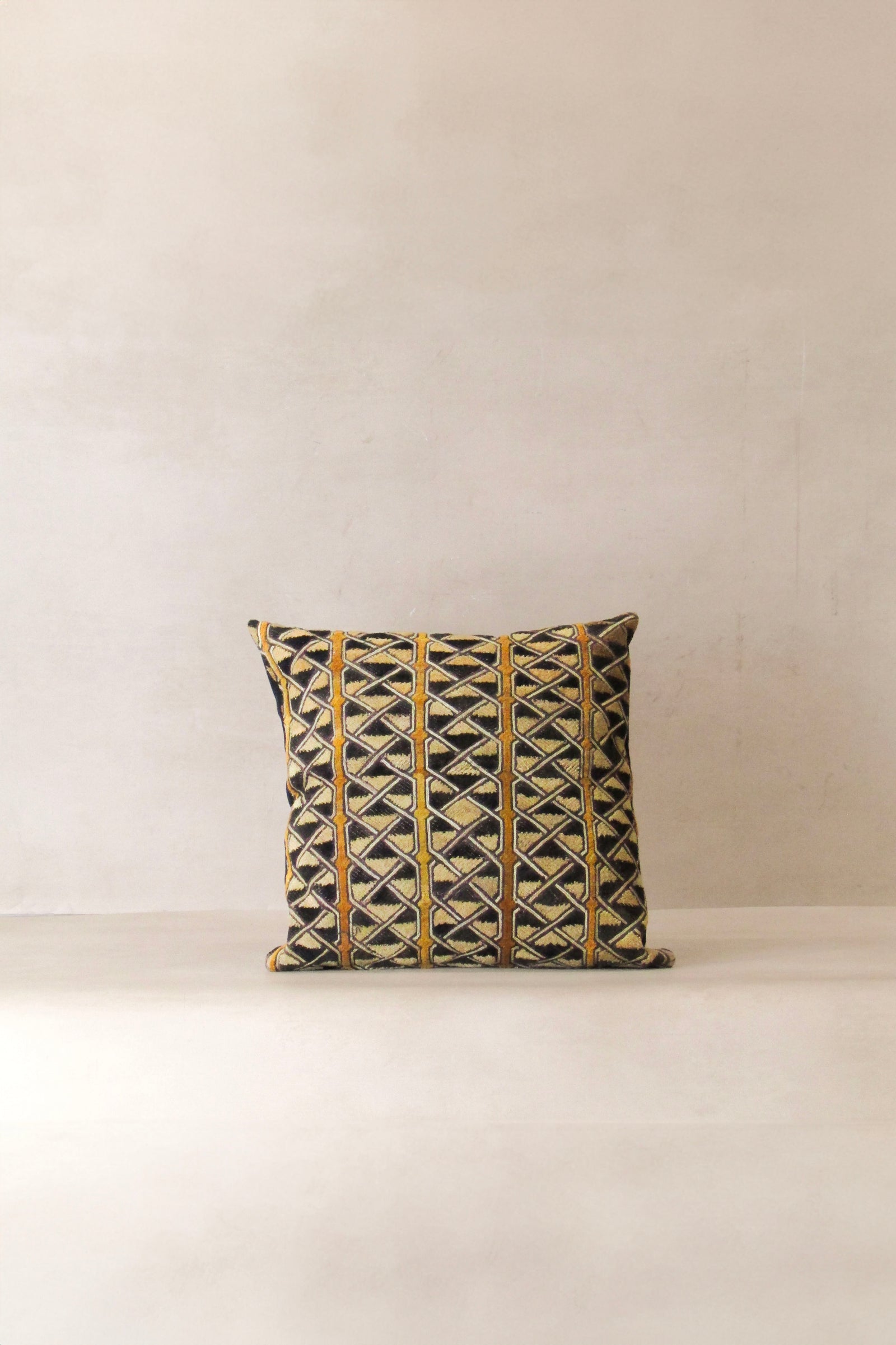 Showa cloth cushion - 74.4