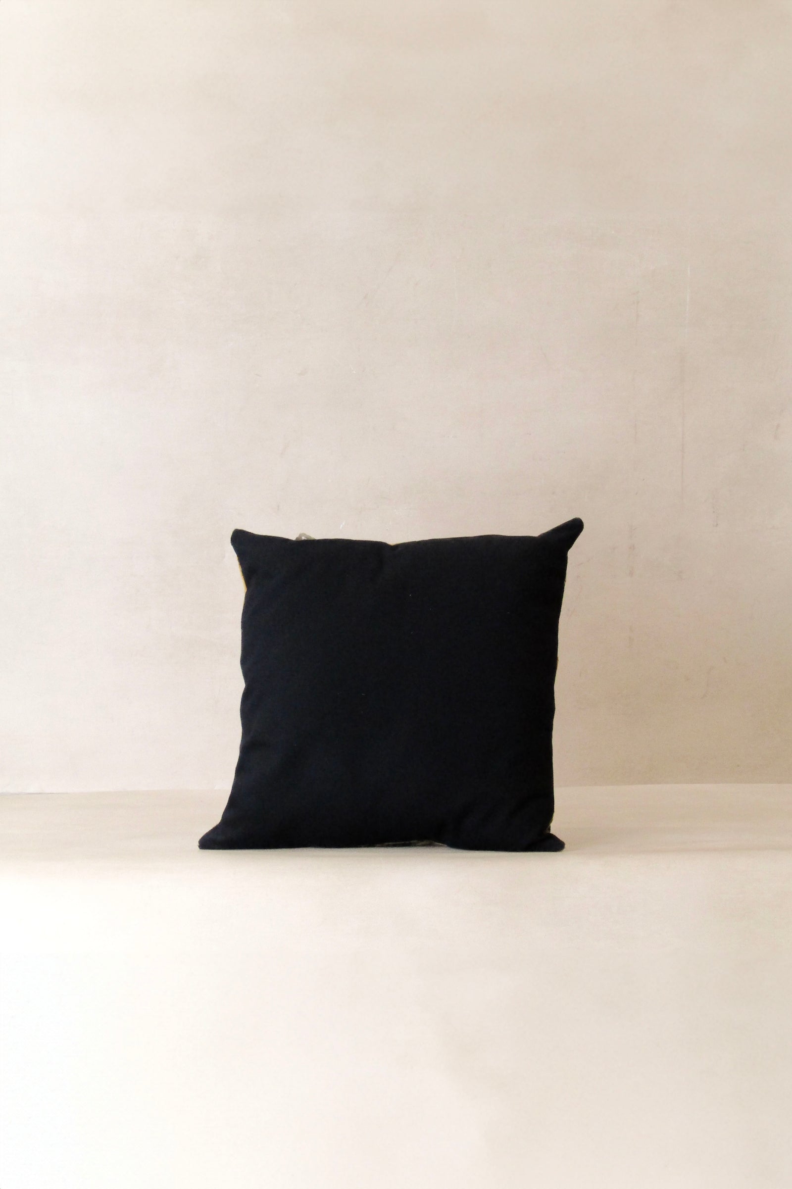 Showa cloth cushion - 74.4