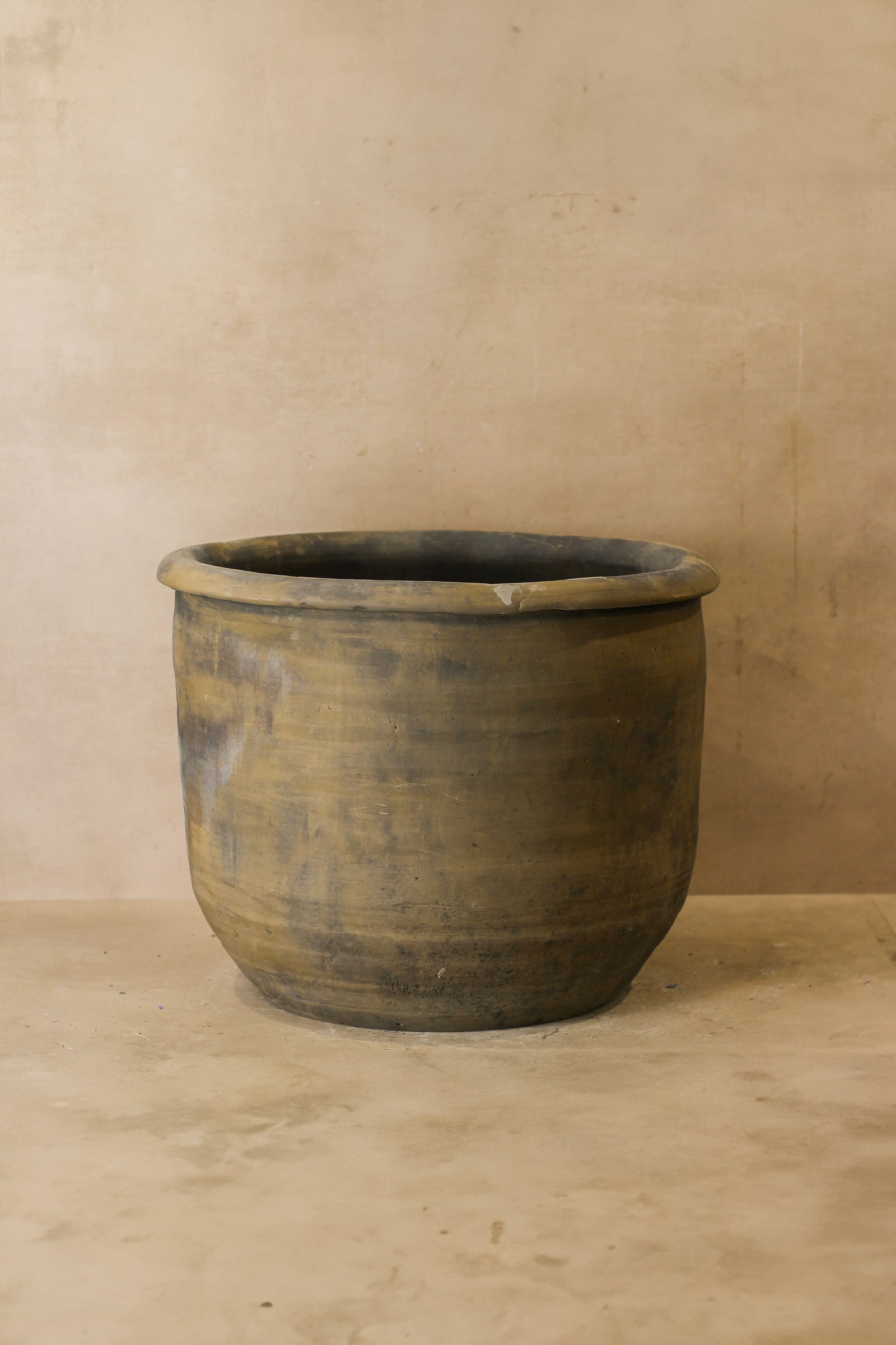 Big Old Grey Asian Pot - L012