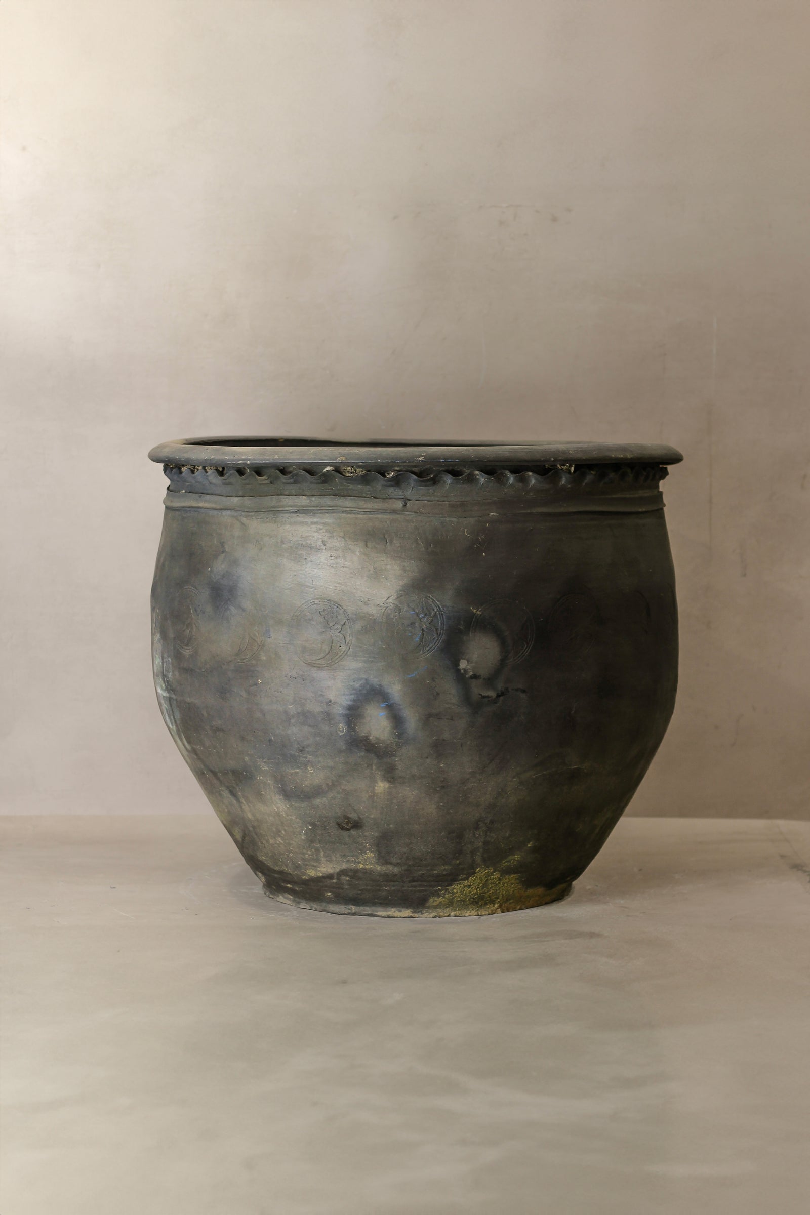 Big Old Grey Asian Pots - L017