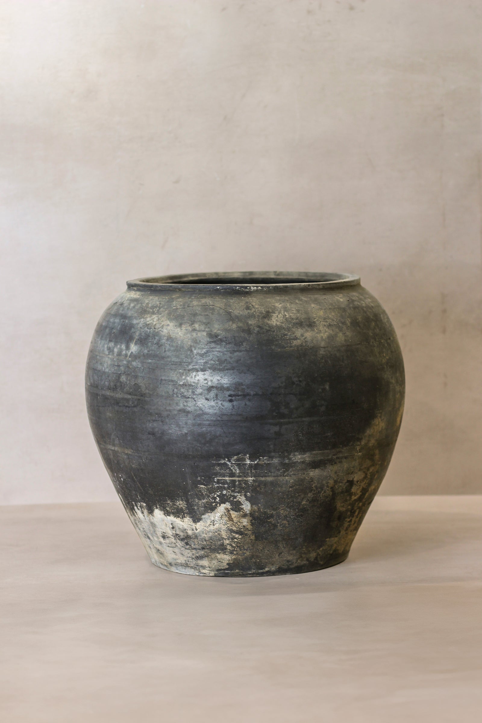 Vintage Dark Pot - No 71