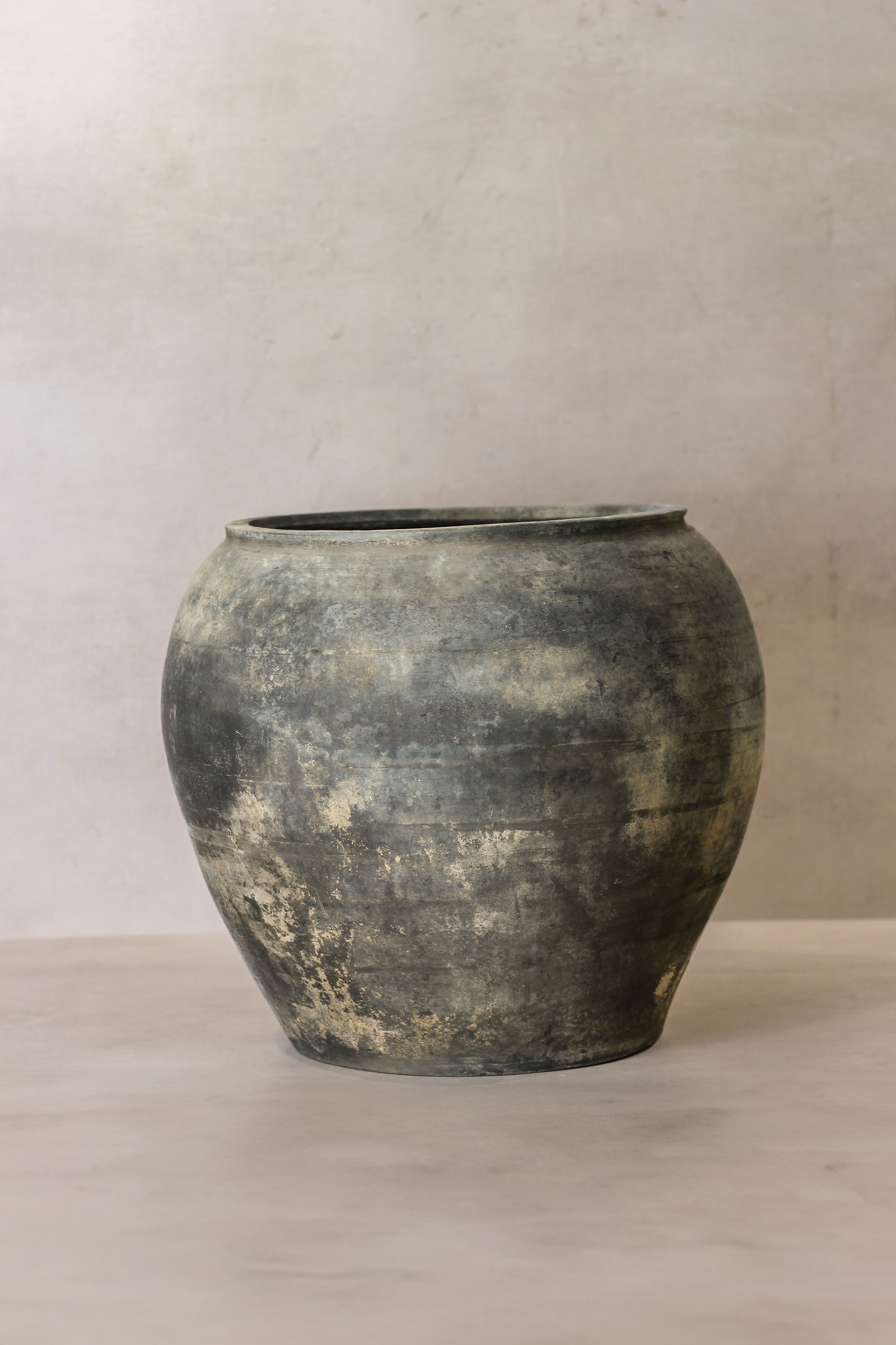 Vintage Dark Pot - No 71