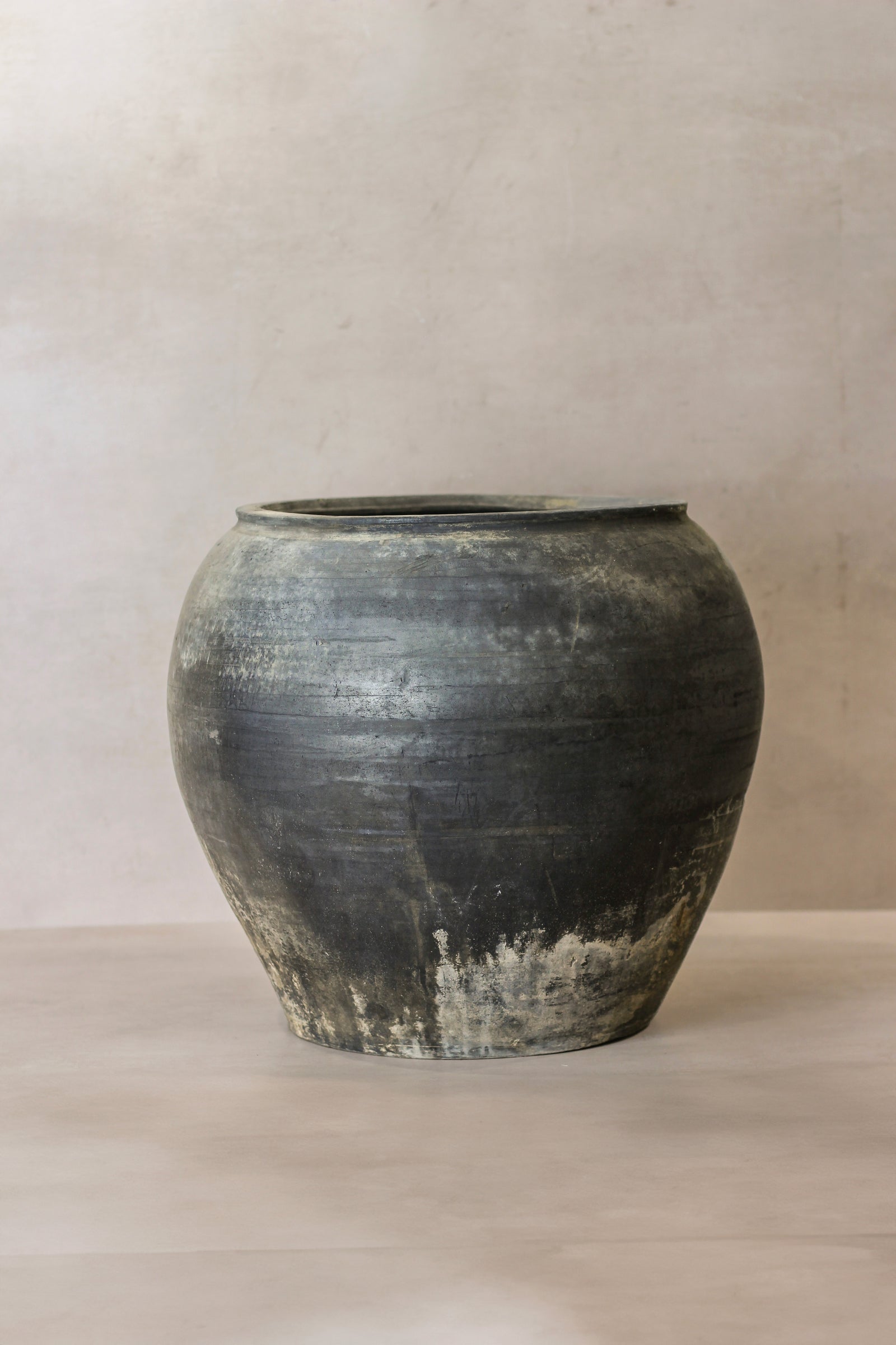 Vintage Dark Pot - No 71