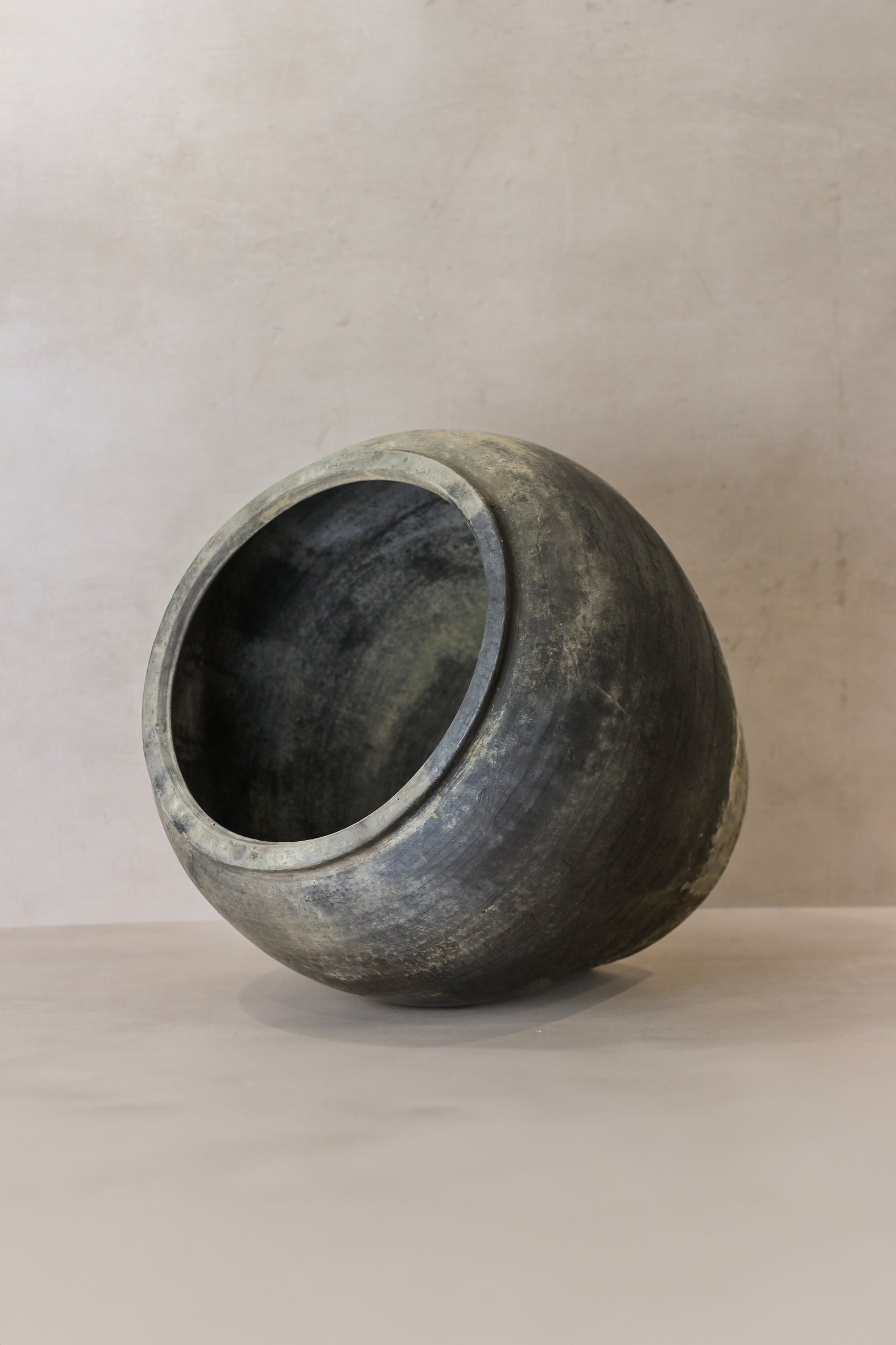 Vintage Dark Pot - No 71