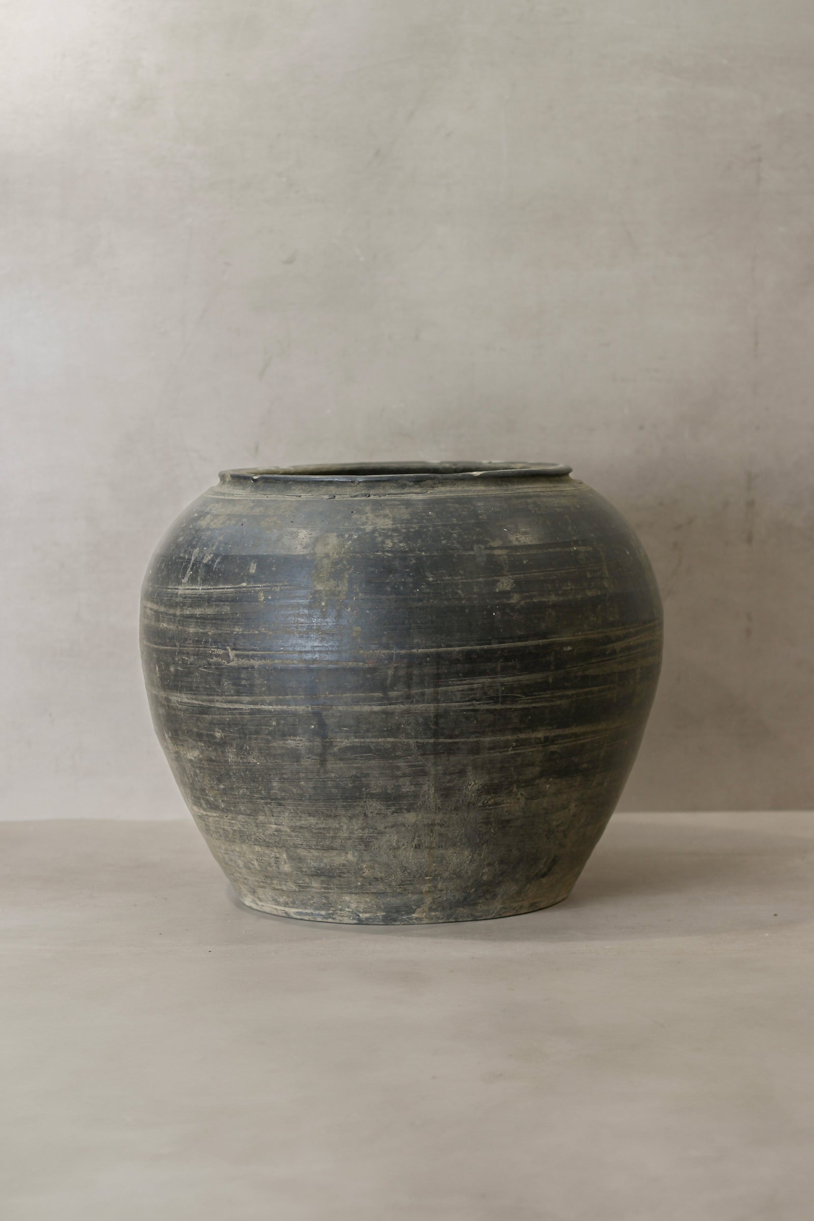 Vintage Dark Pot - No 73