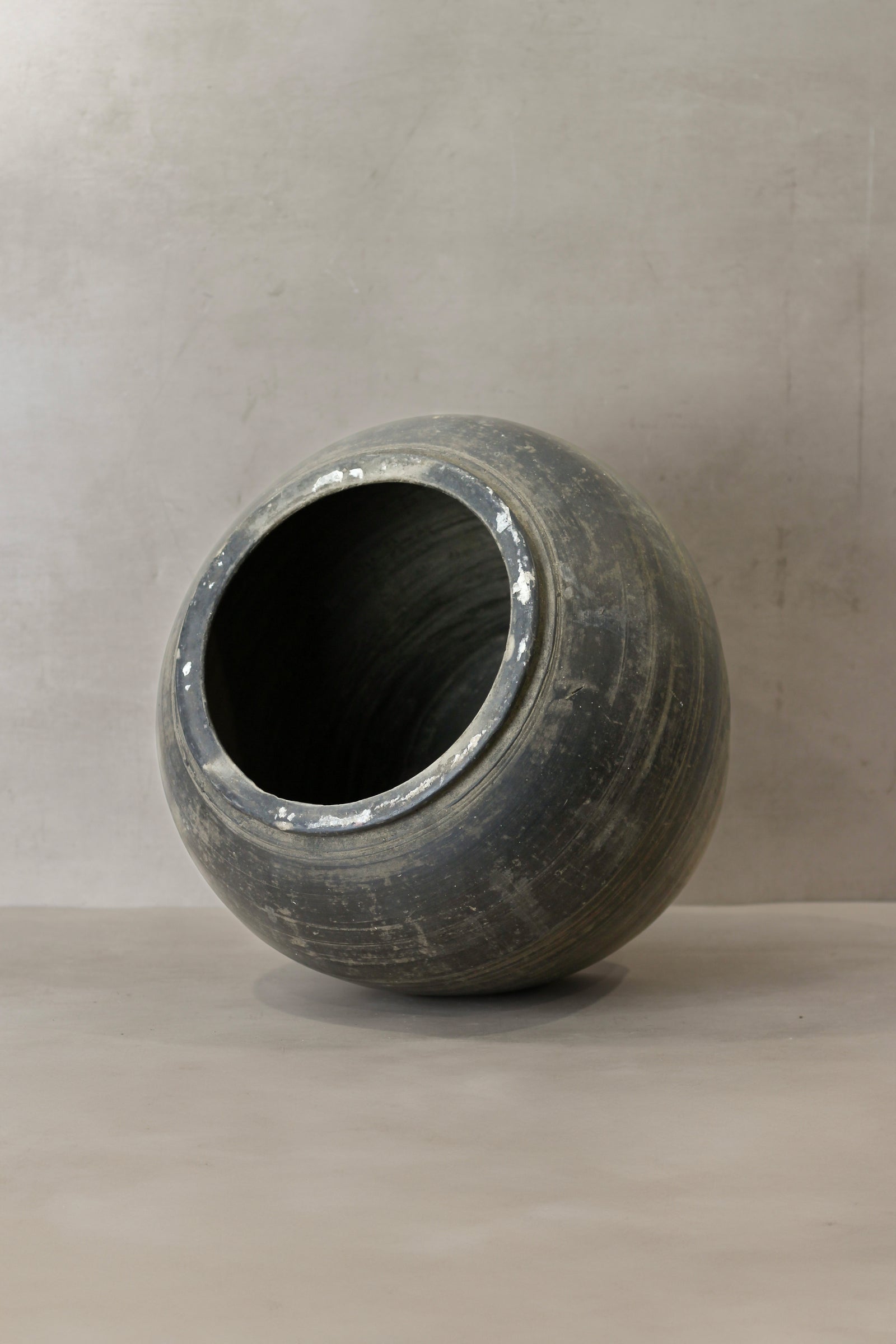 Vintage Dark Pot - No 73