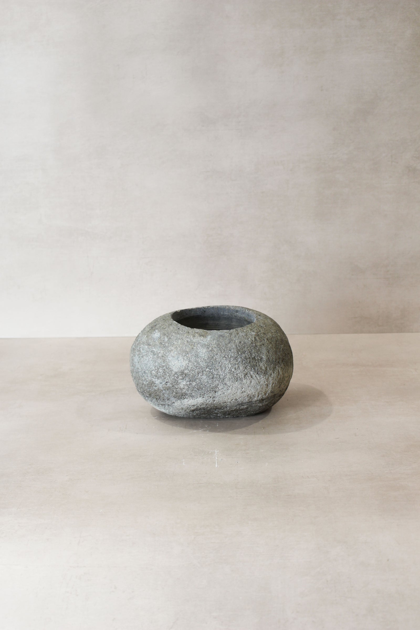 River Stone Planter Pot No10