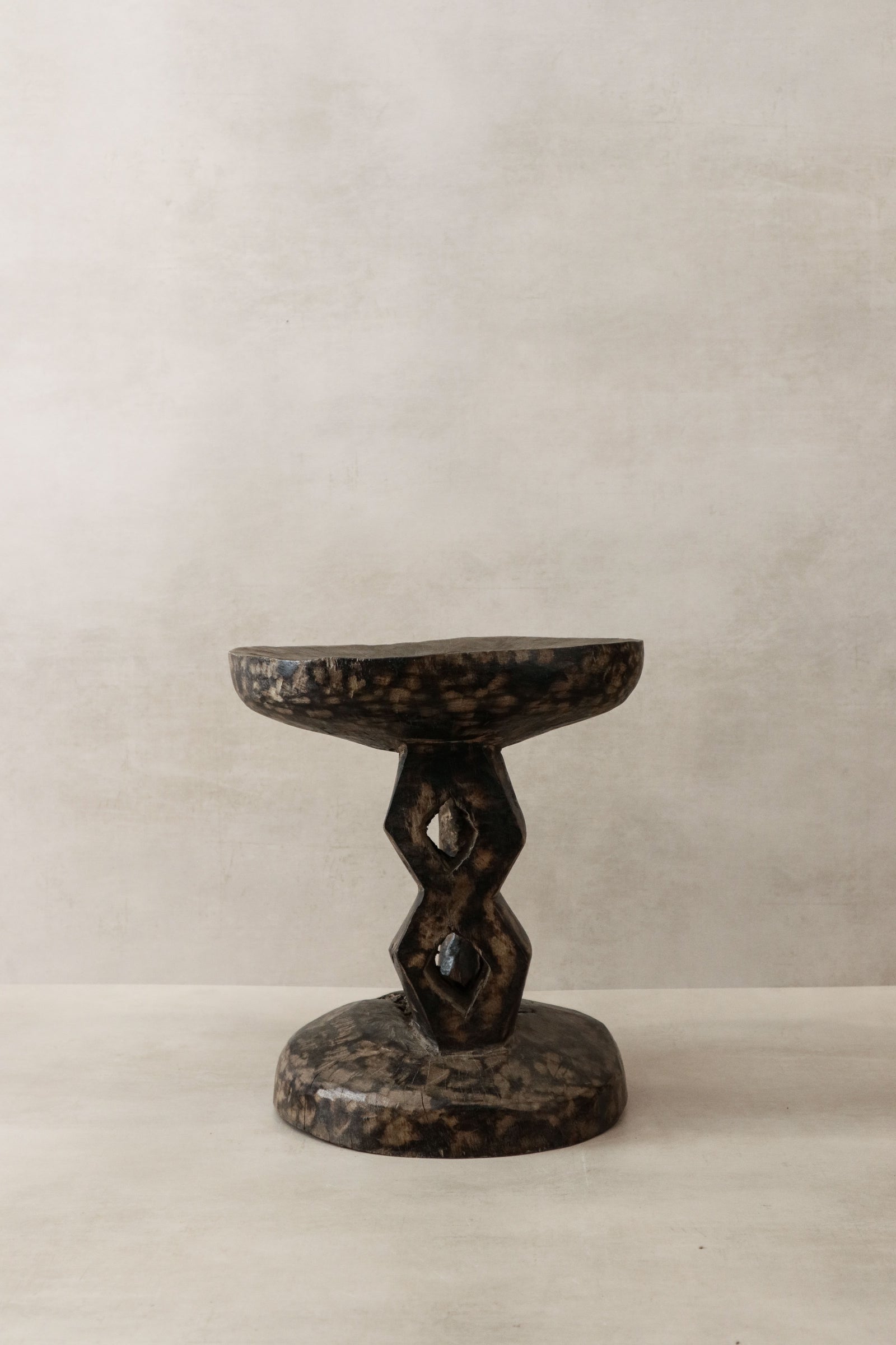 Tonga Stool - 101.2