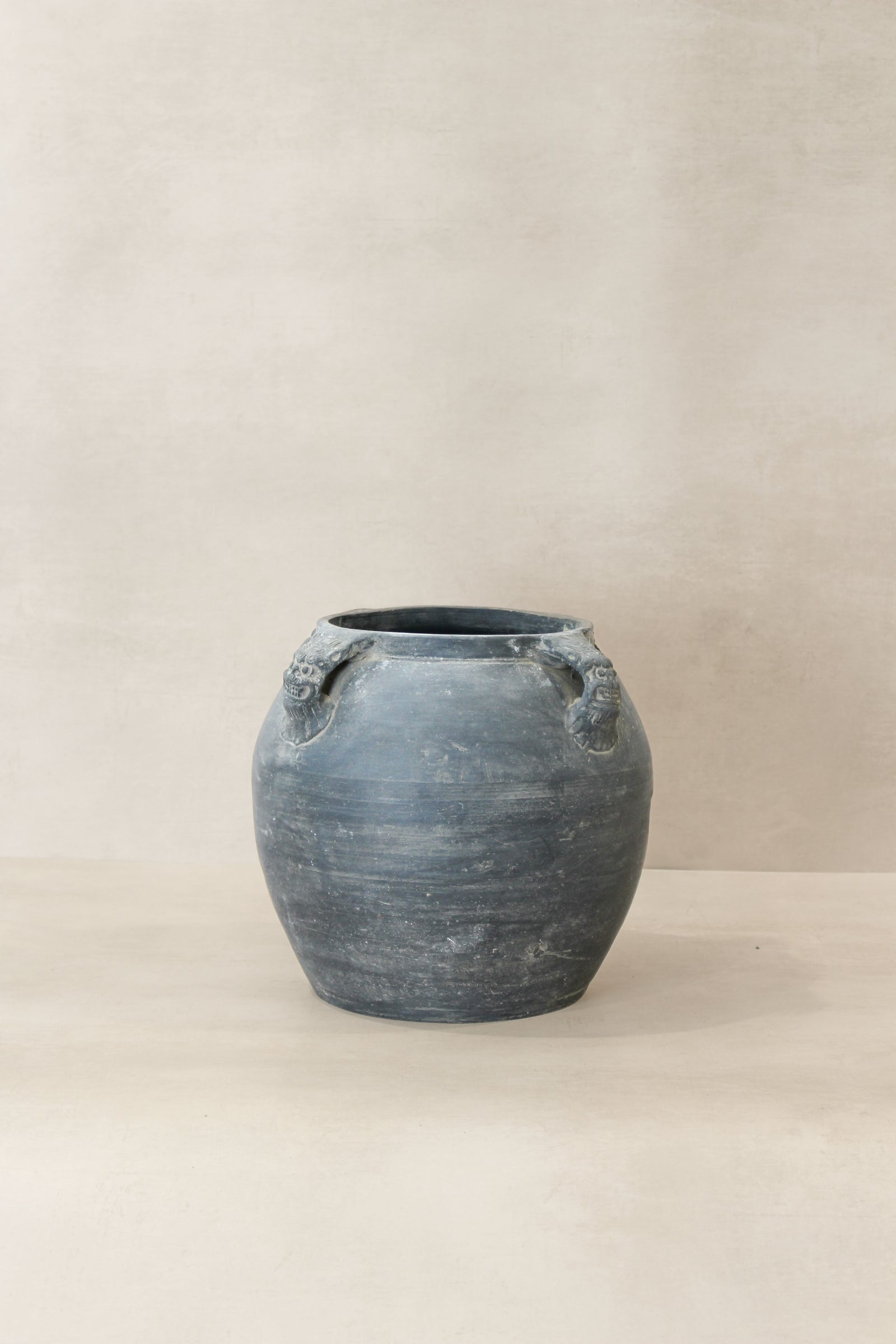 Vintage Lion Ears Dark Pot - De02