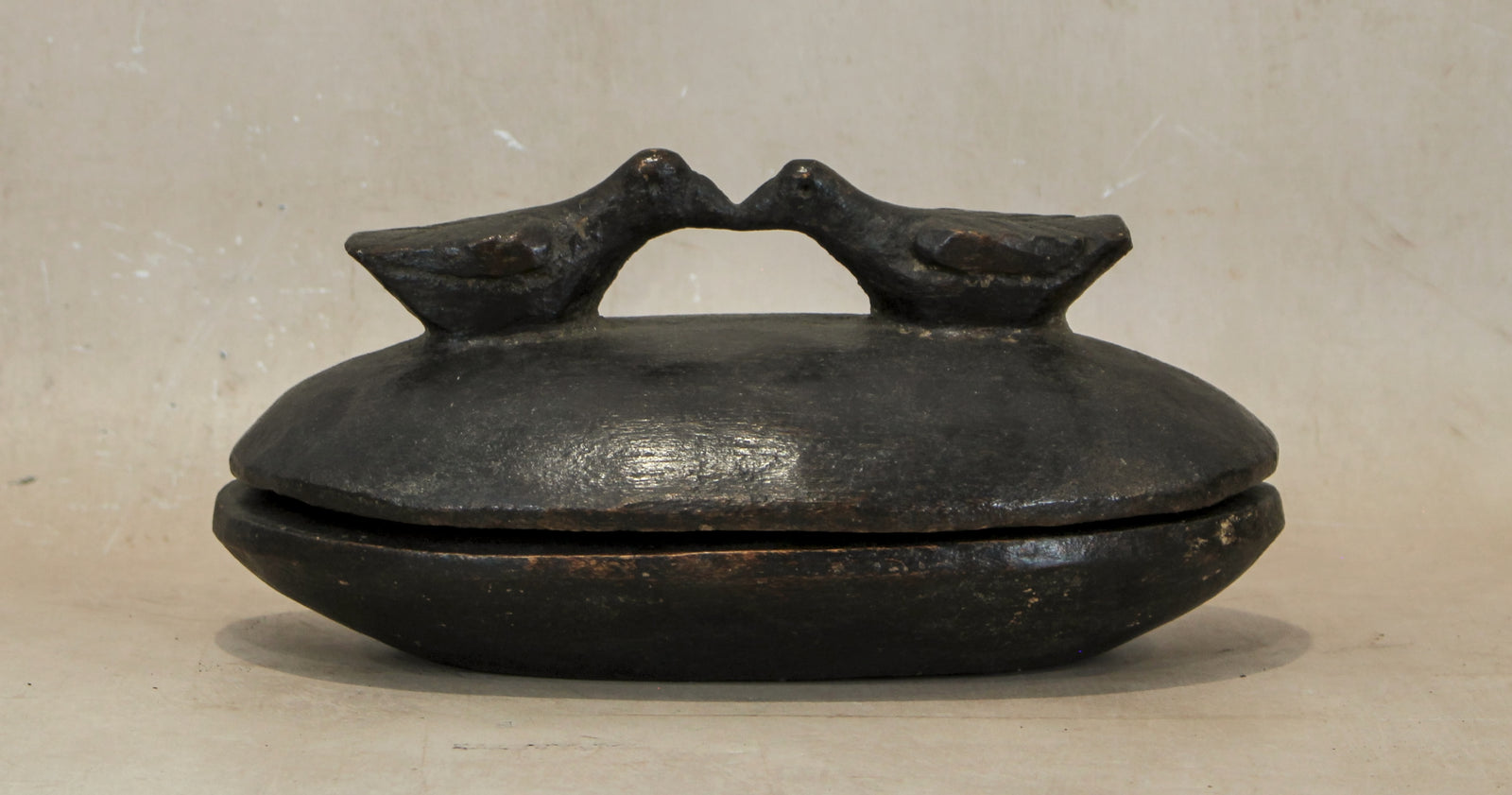 Lozi Bowl - Round Kissing Birds 21.8