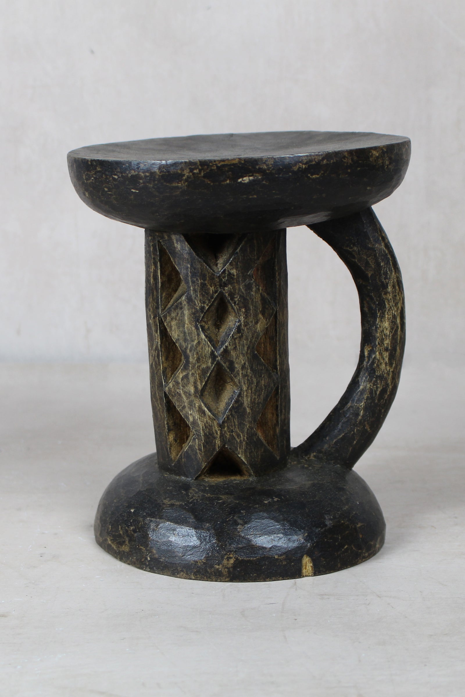 Tonga Stool - 172.4