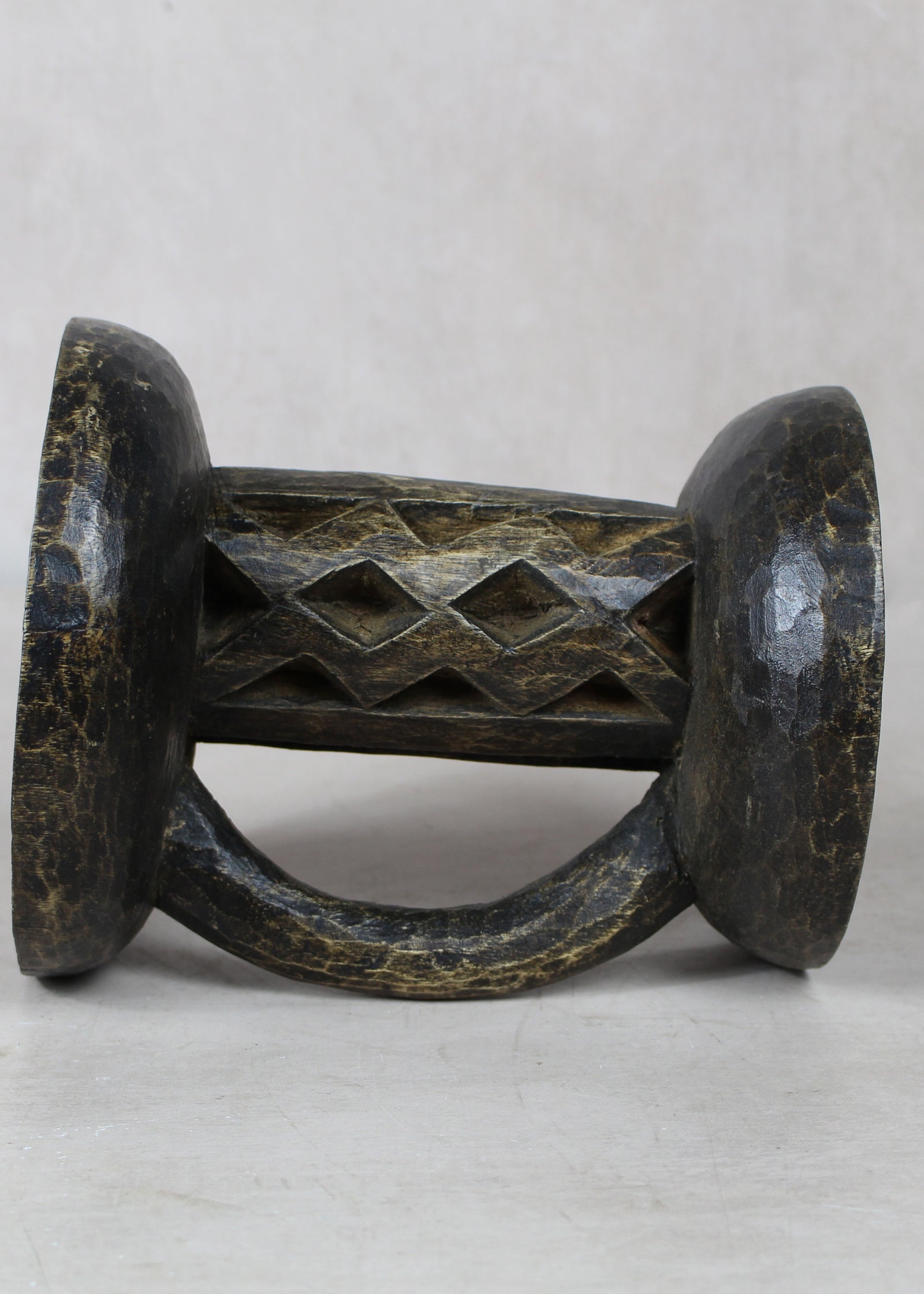 Tonga Stool - 172.4