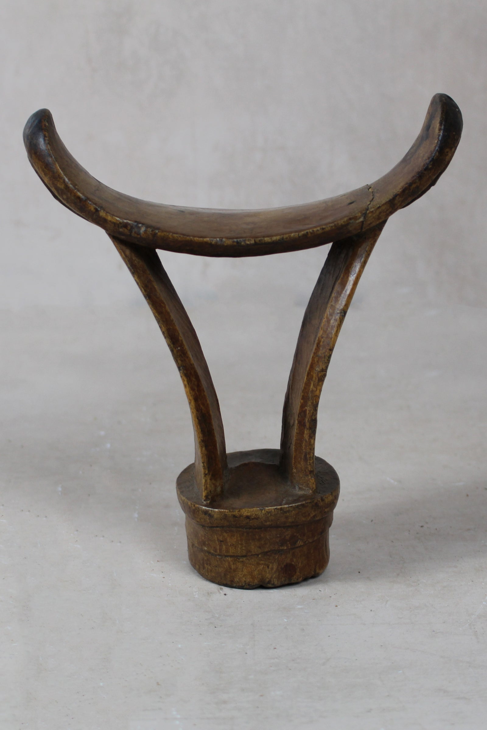 Vintage hand-carved Ethiopian wooden headrest in dark wood, sculptural African artefact (24.3)