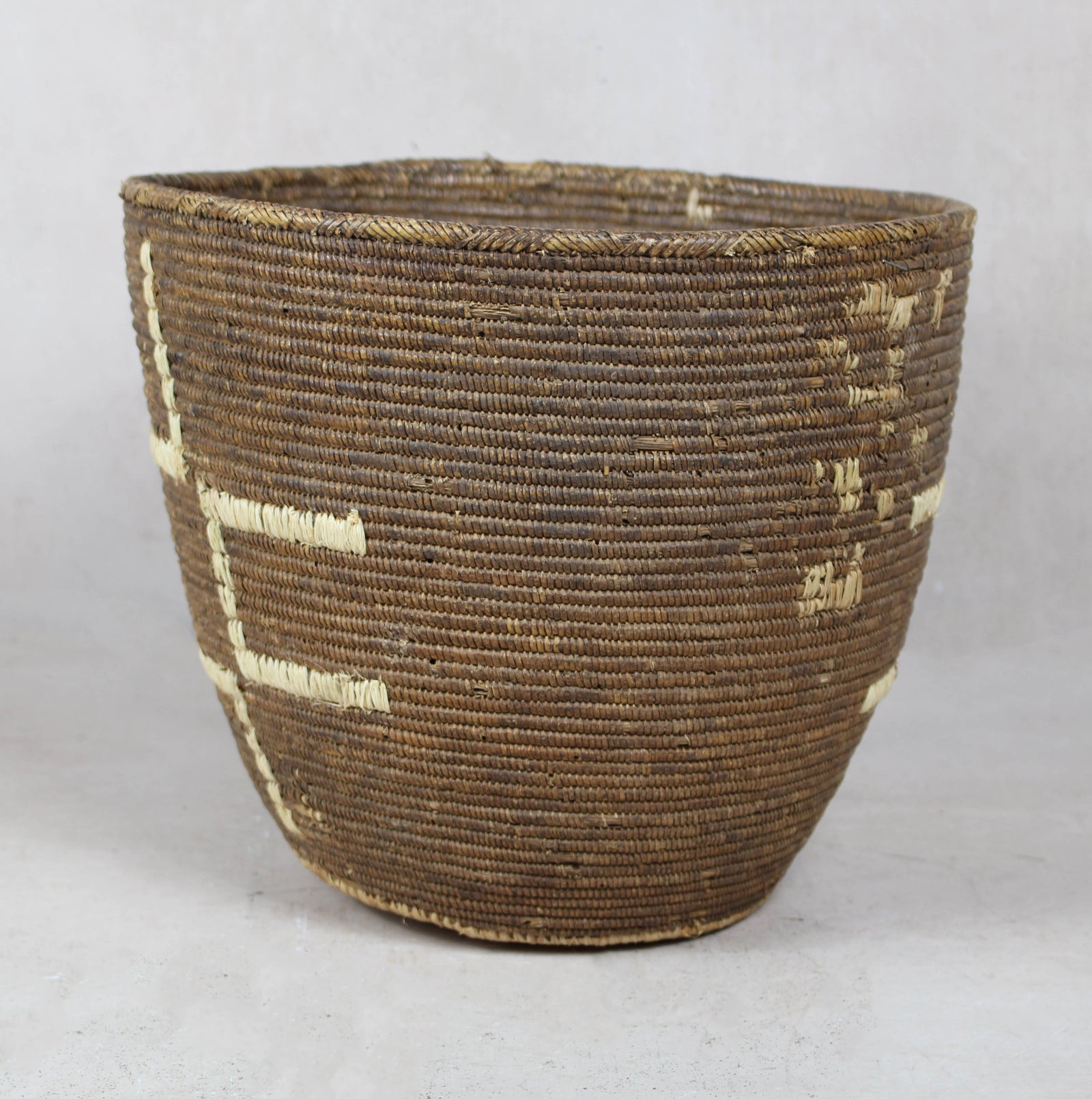 Vintage Tutsi Basket - Rwanda - 106.5