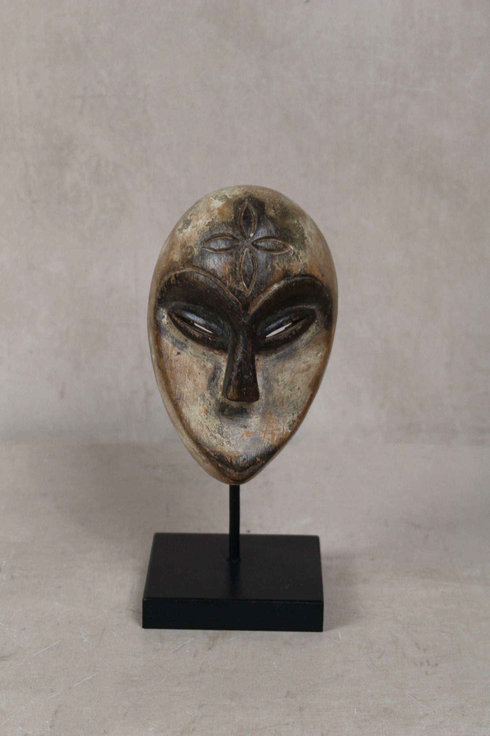 Hand Carved Fang African mask small - 204.3