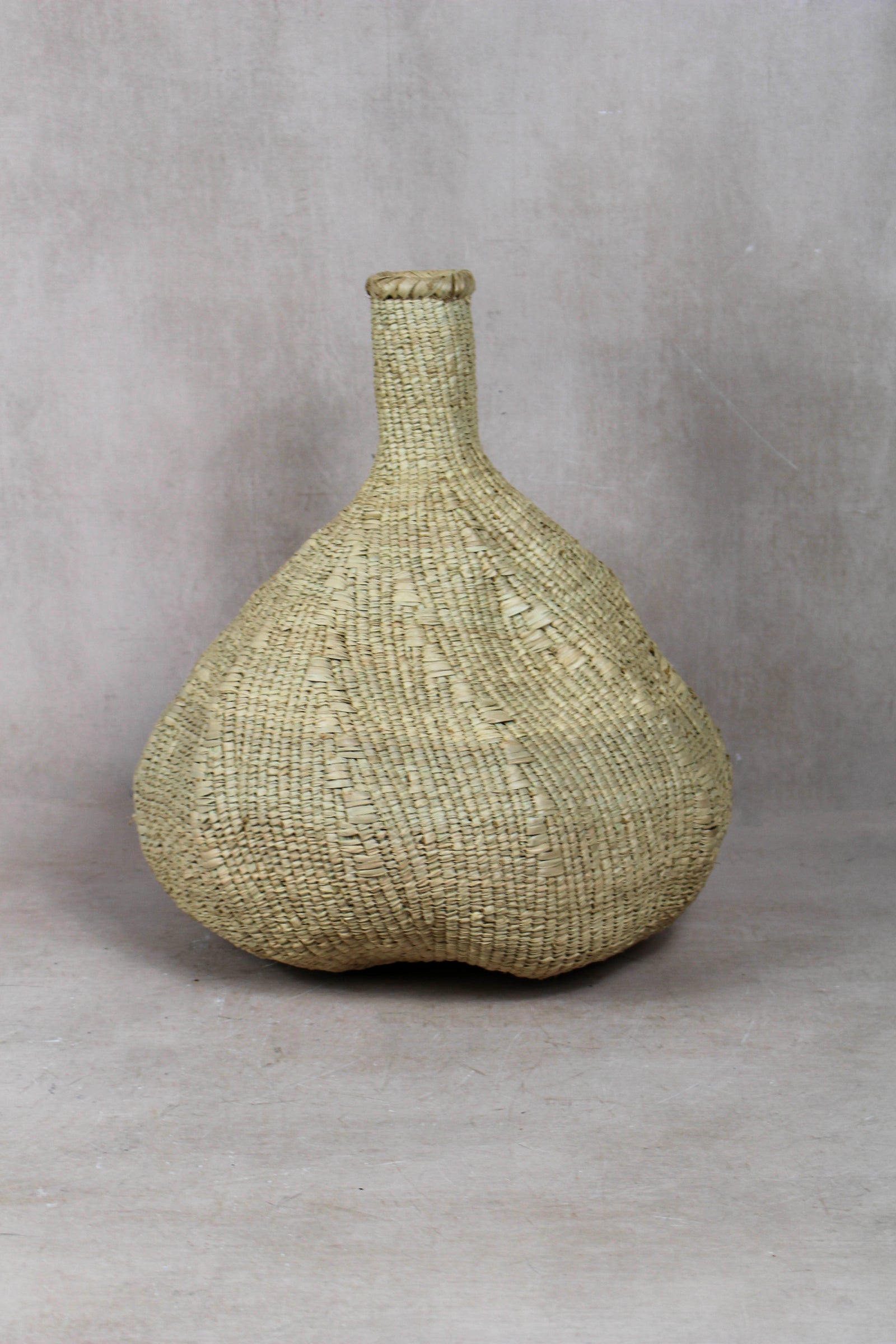 Garlic Gourd woven basket - Zimbabwe - 18.7