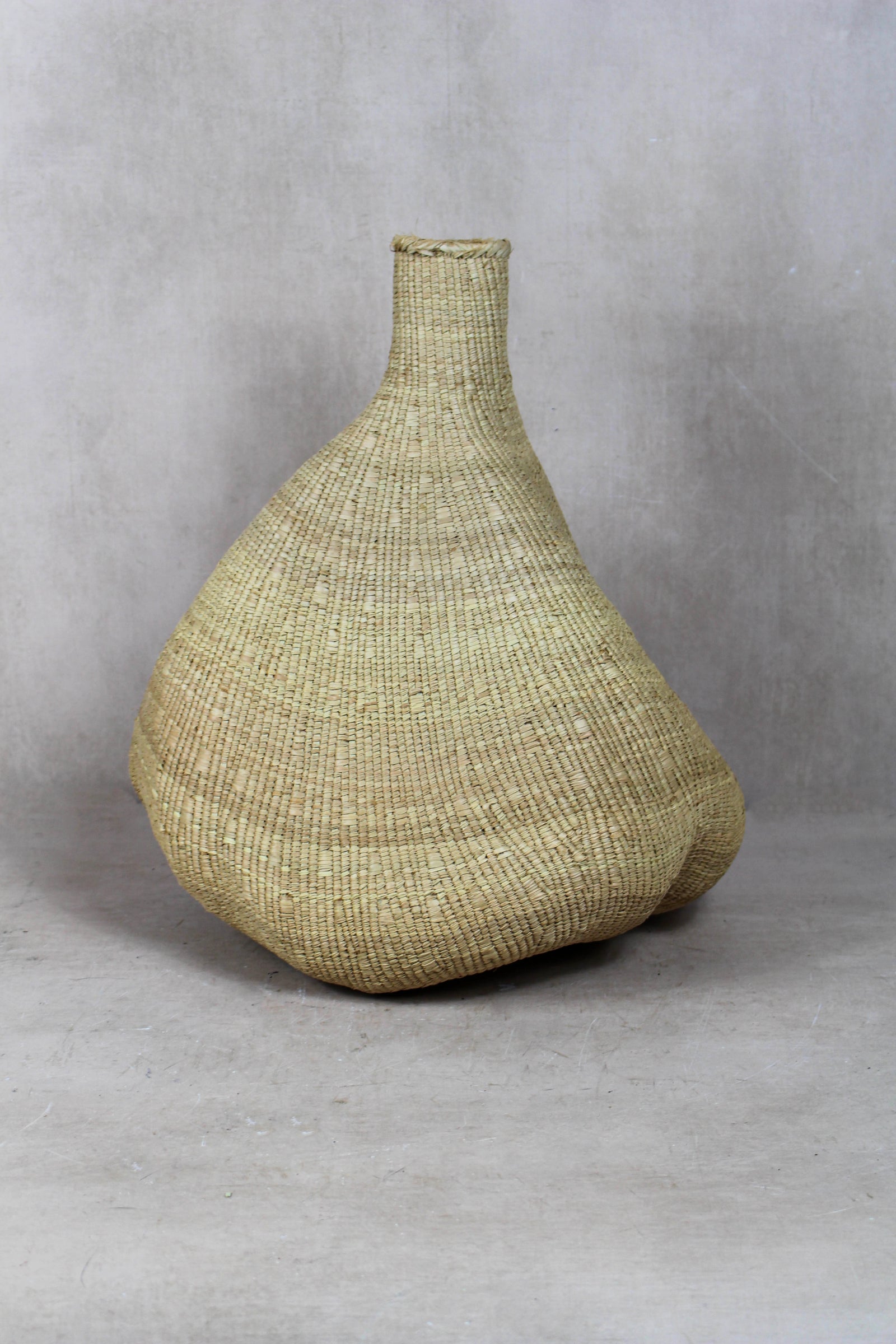 Garlic Gourd woven basket - Zimbabwe - 18.9
