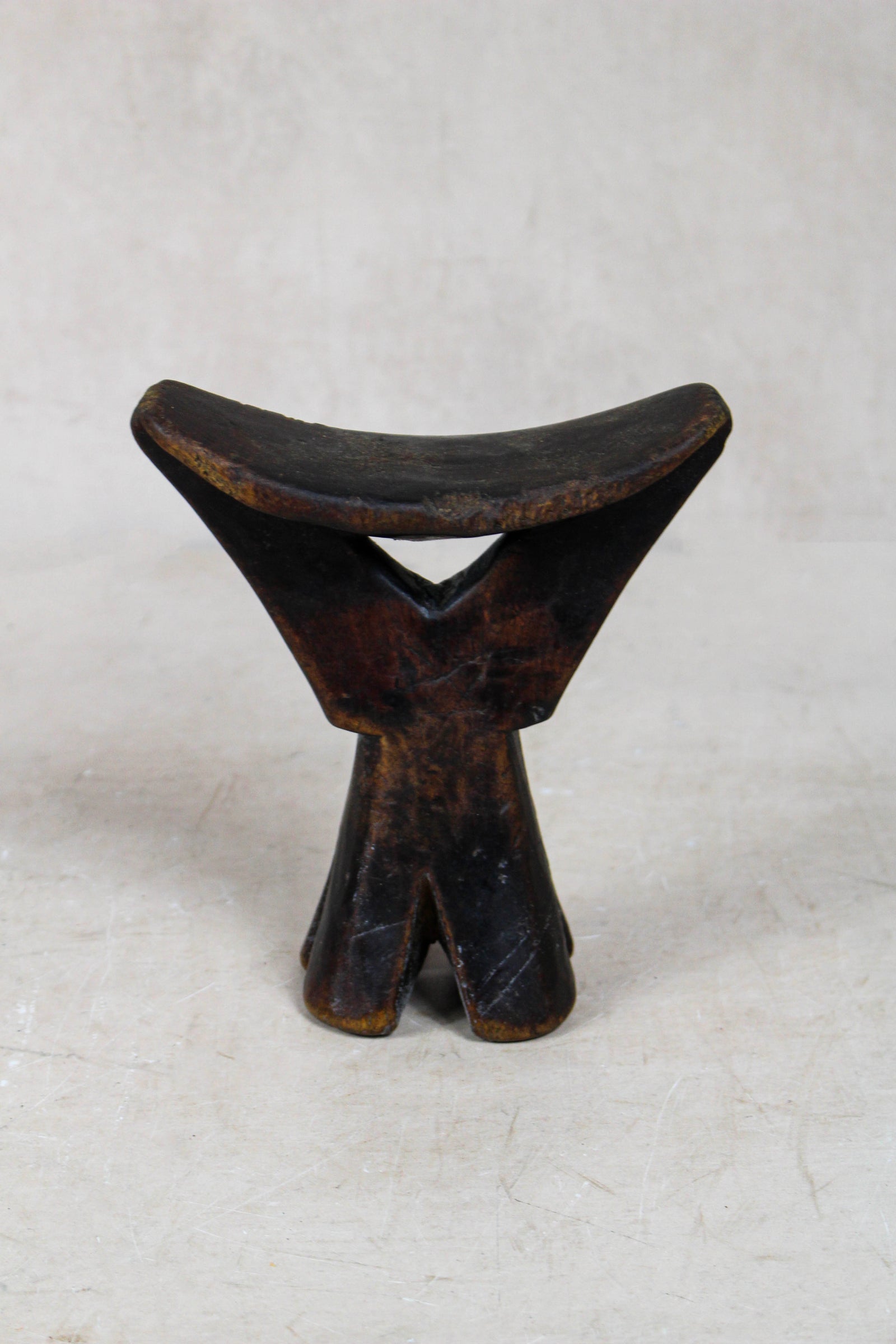 Vintage hand-carved Ethiopian wooden headrest in dark wood, sculptural African artefact (24.1b)