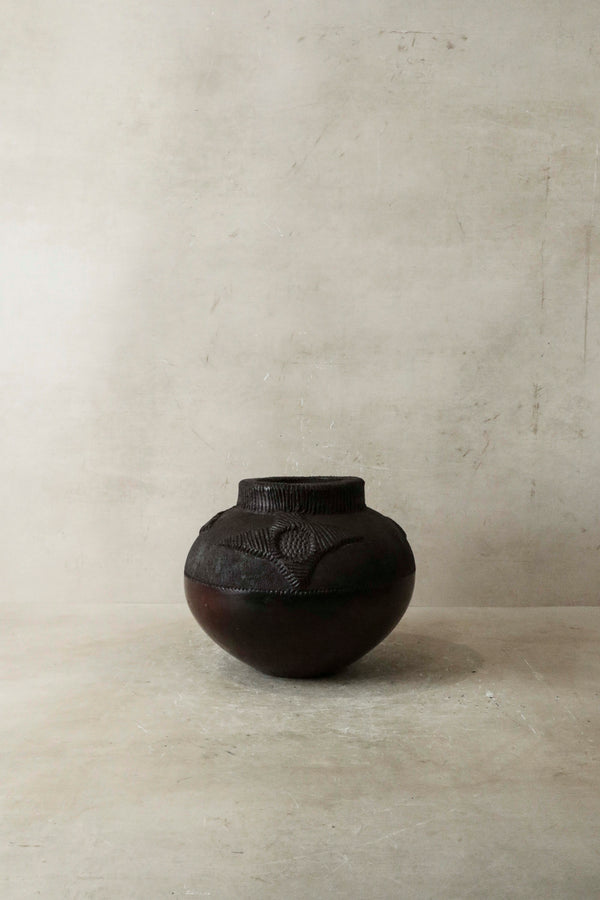 Hand-built Zulu beer pot in pit-fired clay, South Africa (6.4)