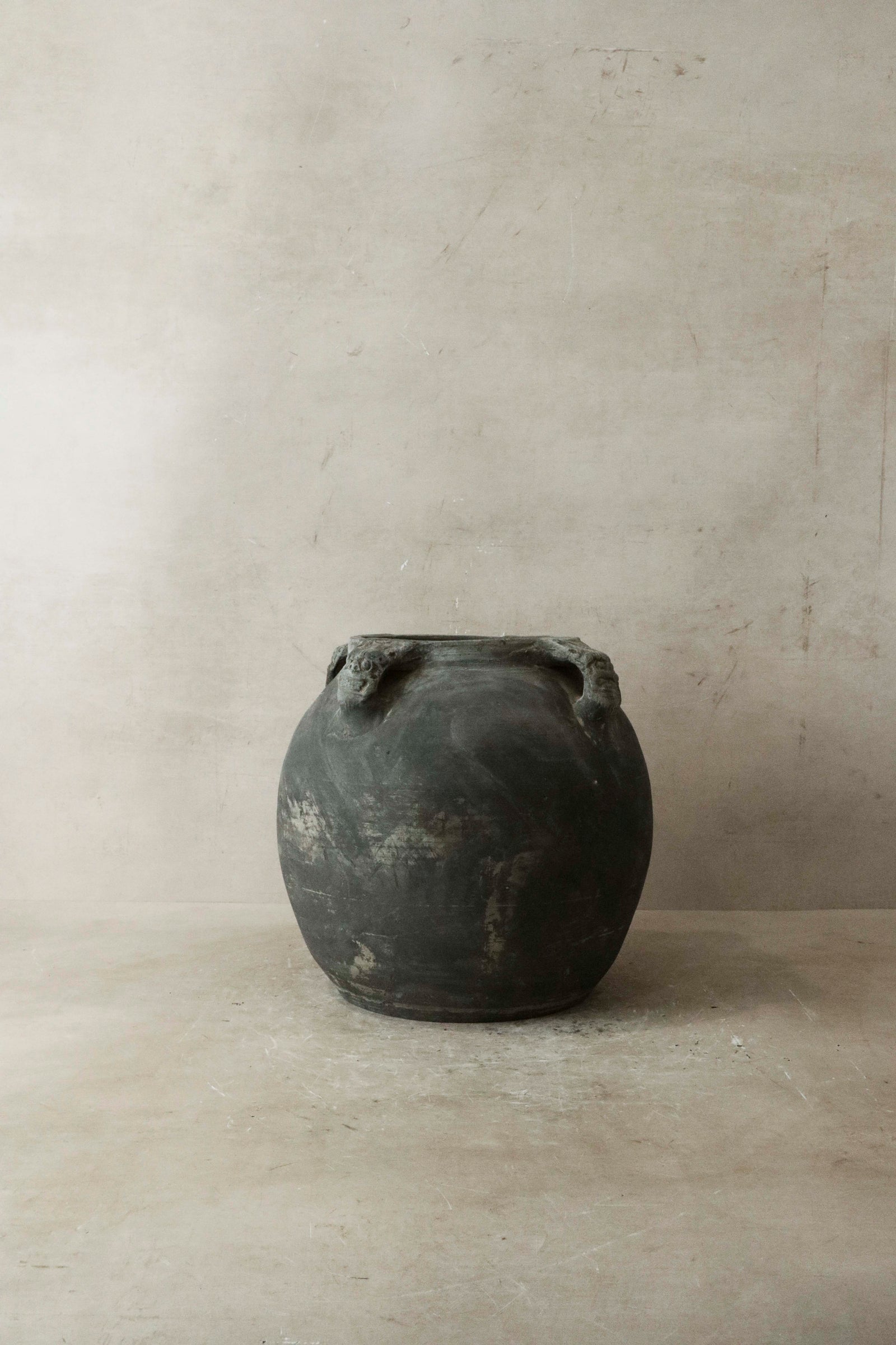 Vintage Lion Ears Dark Pot - De4.3