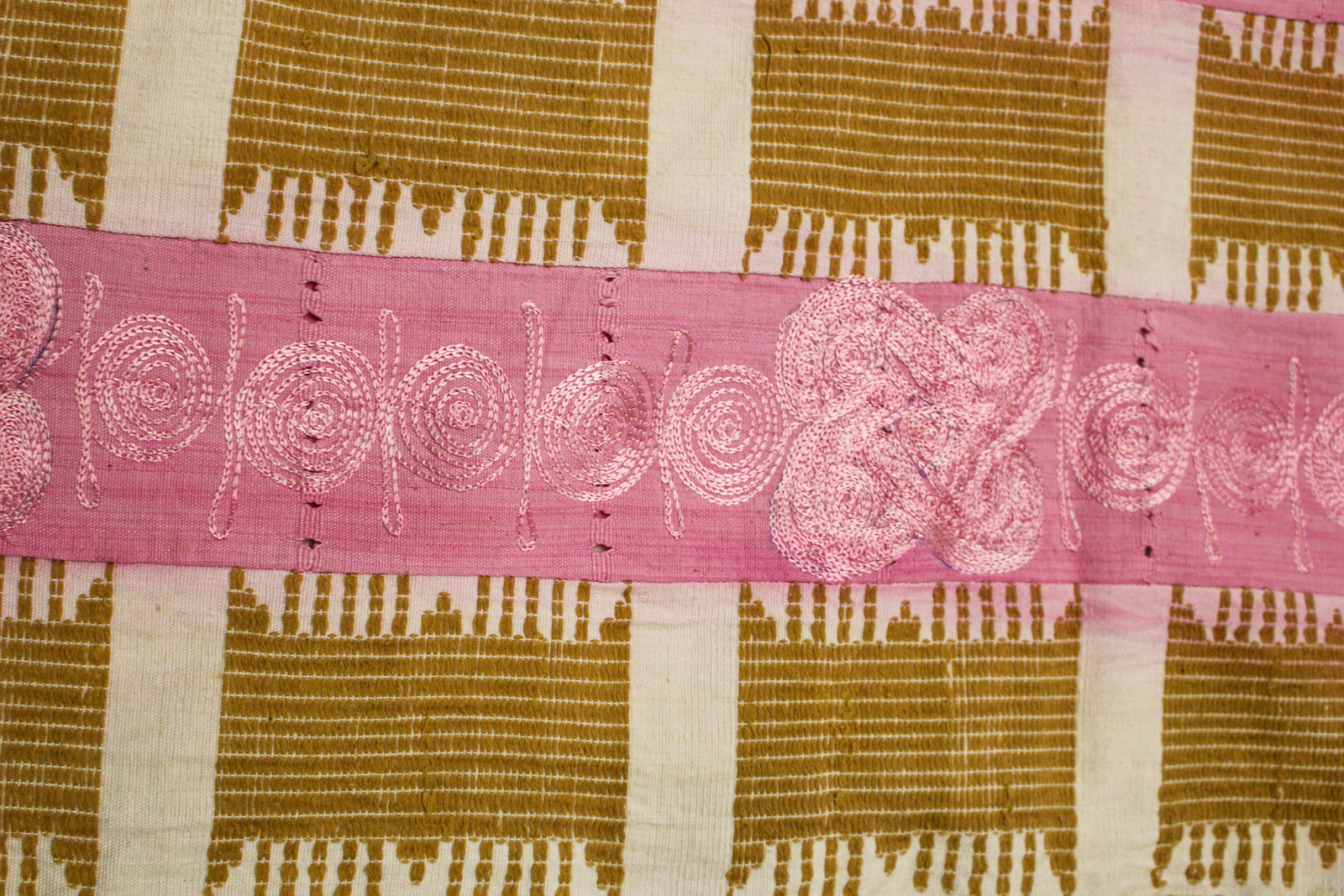 Aso Oke cloth — detail of the woven stitching