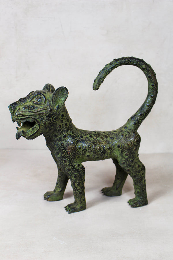 Large Benin bronze leopard sculpture, cast by the Edo people of Nigeria