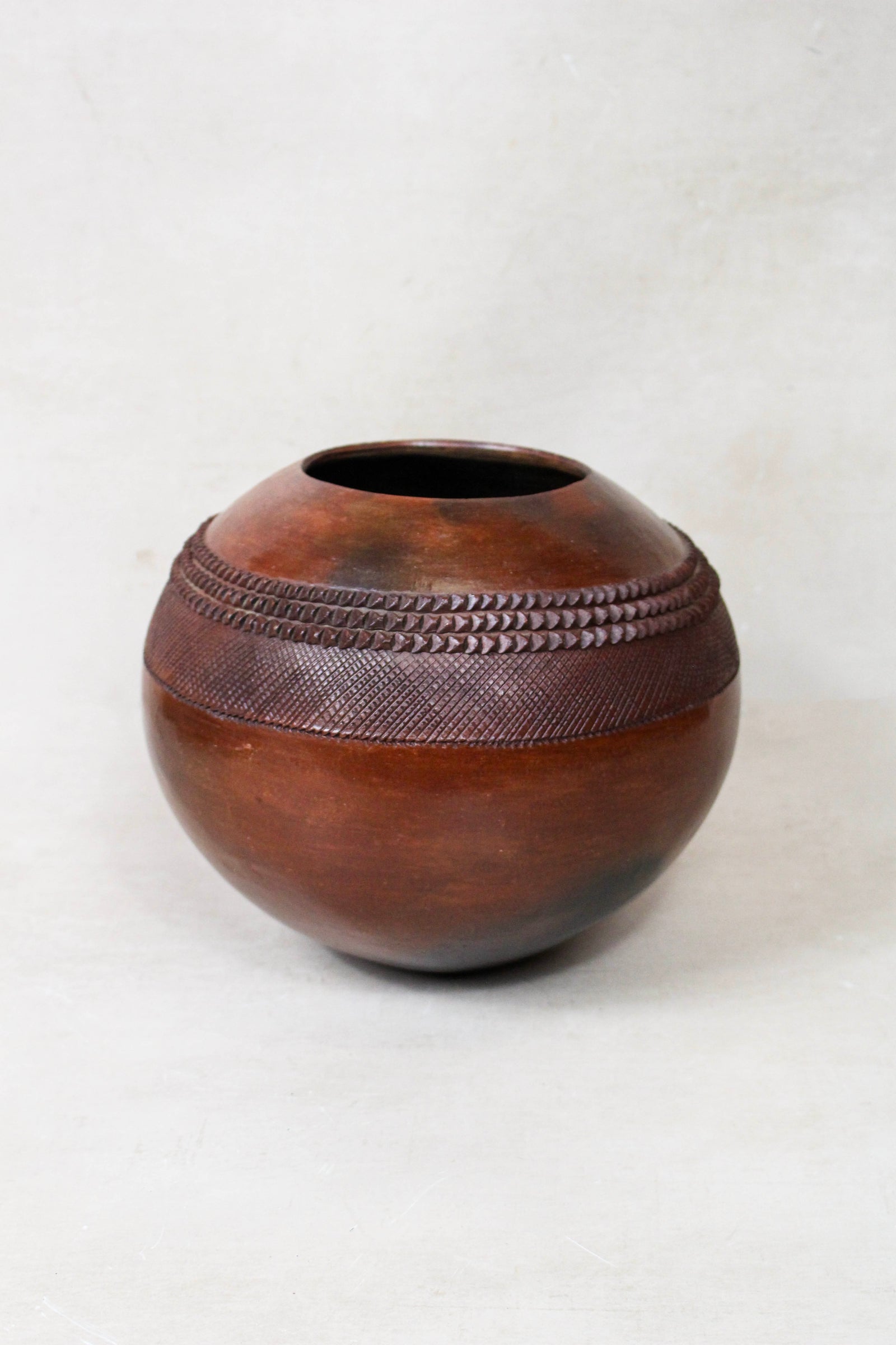 Hand-built Zulu beer pot in pit-fired clay, South Africa (6.12)