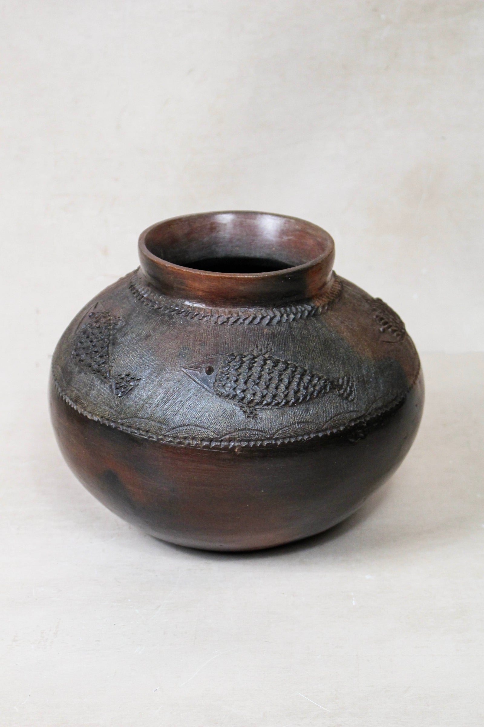 Hand-built Zulu beer pot in pit-fired clay, South Africa (16.1)