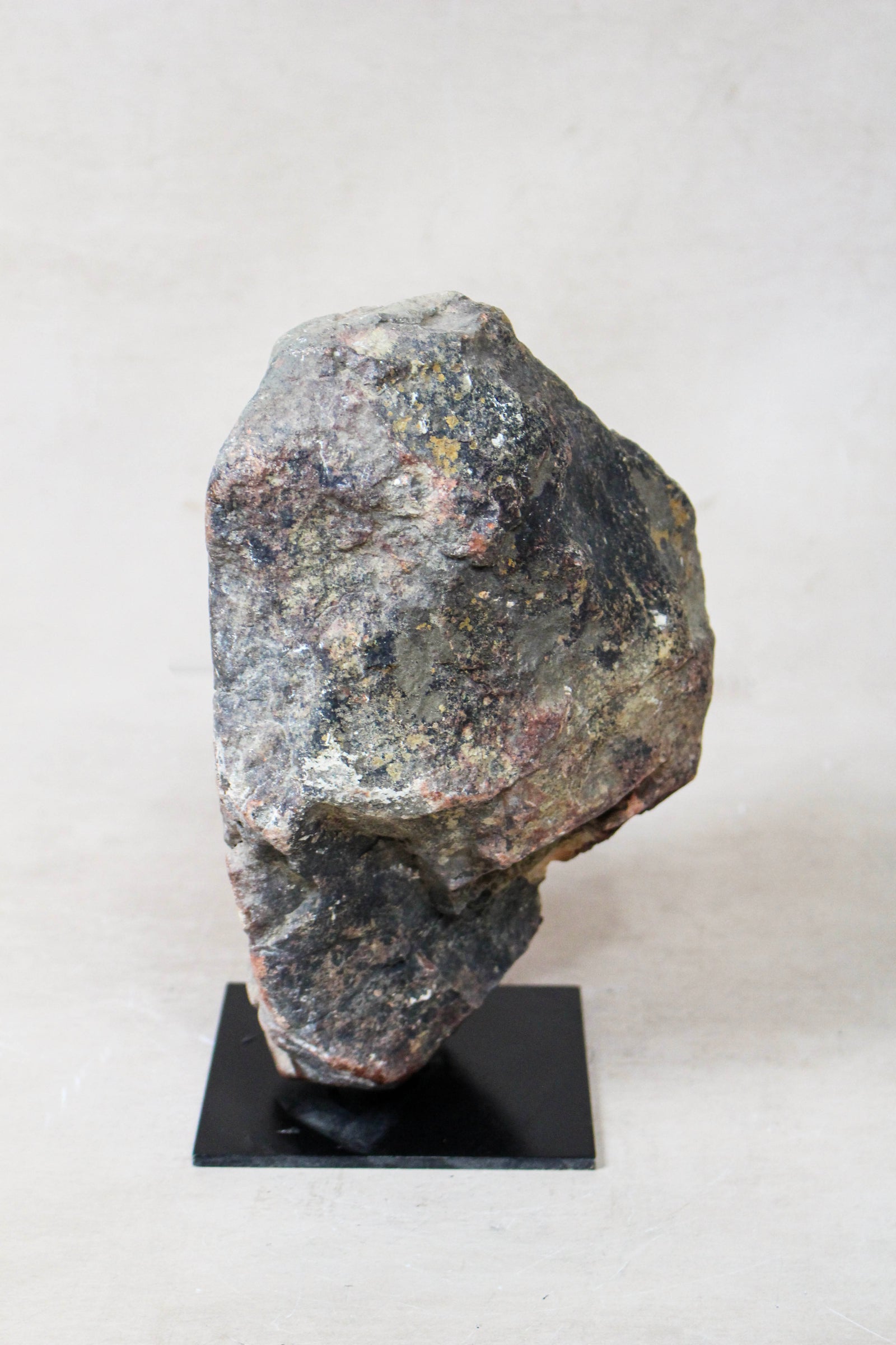 Stone head sculpture by Rizimu Chiwawa Zimbabwe 31.15