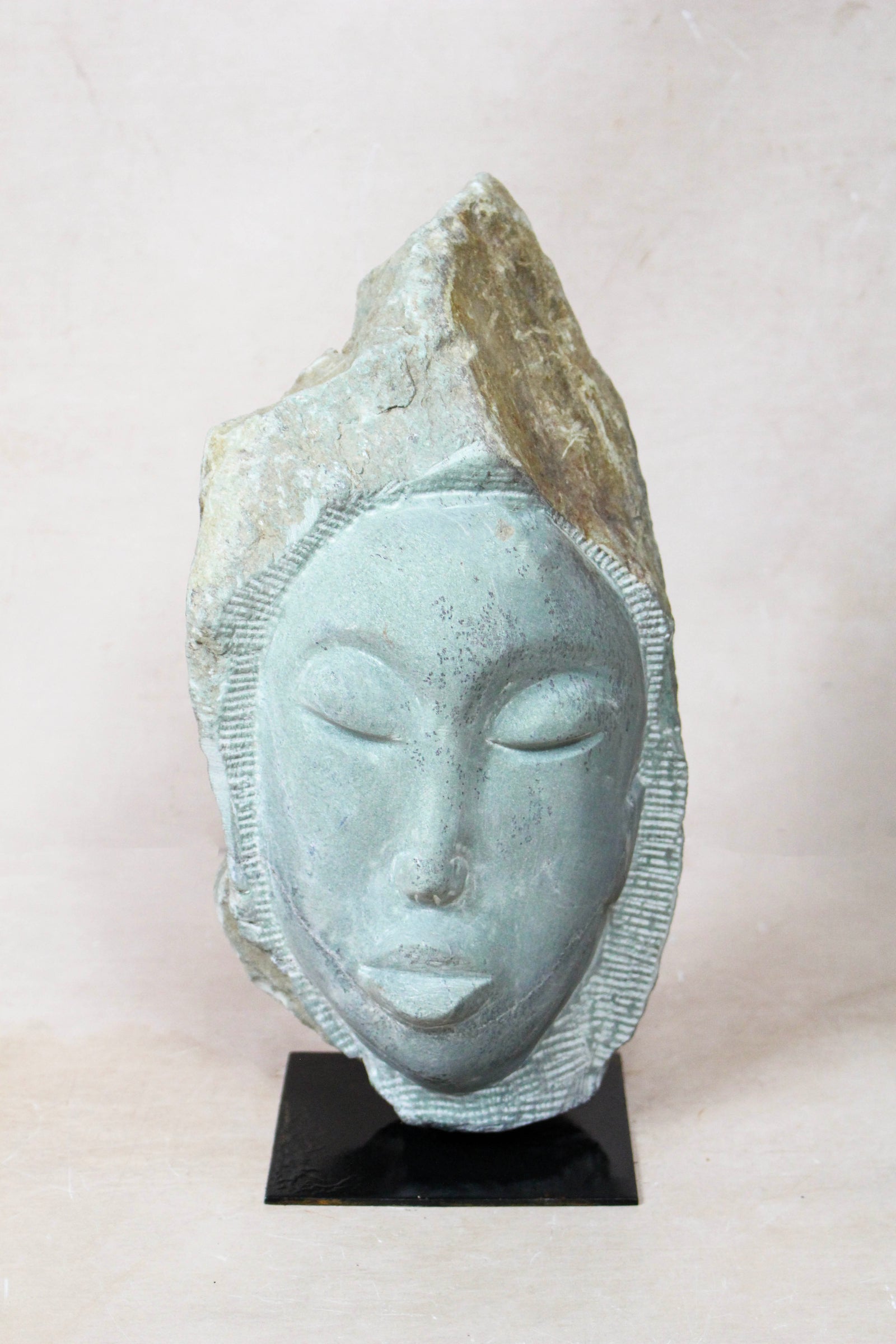 Stone head sculpture by Rizimu Chiwawa Zimbabwe 31.14