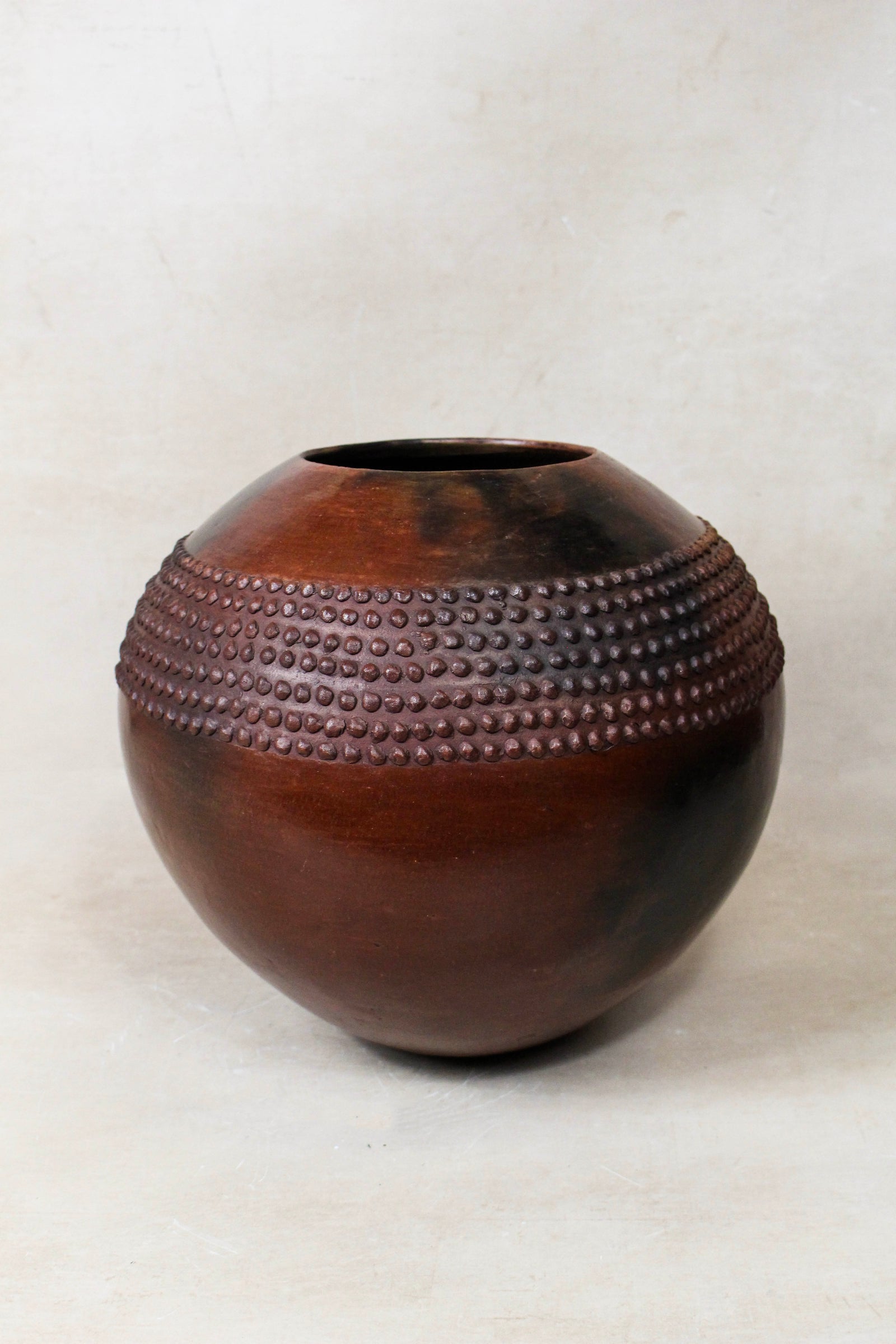 Large hand-built Zulu beer pot in pit-fired clay, South Africa (167.1)