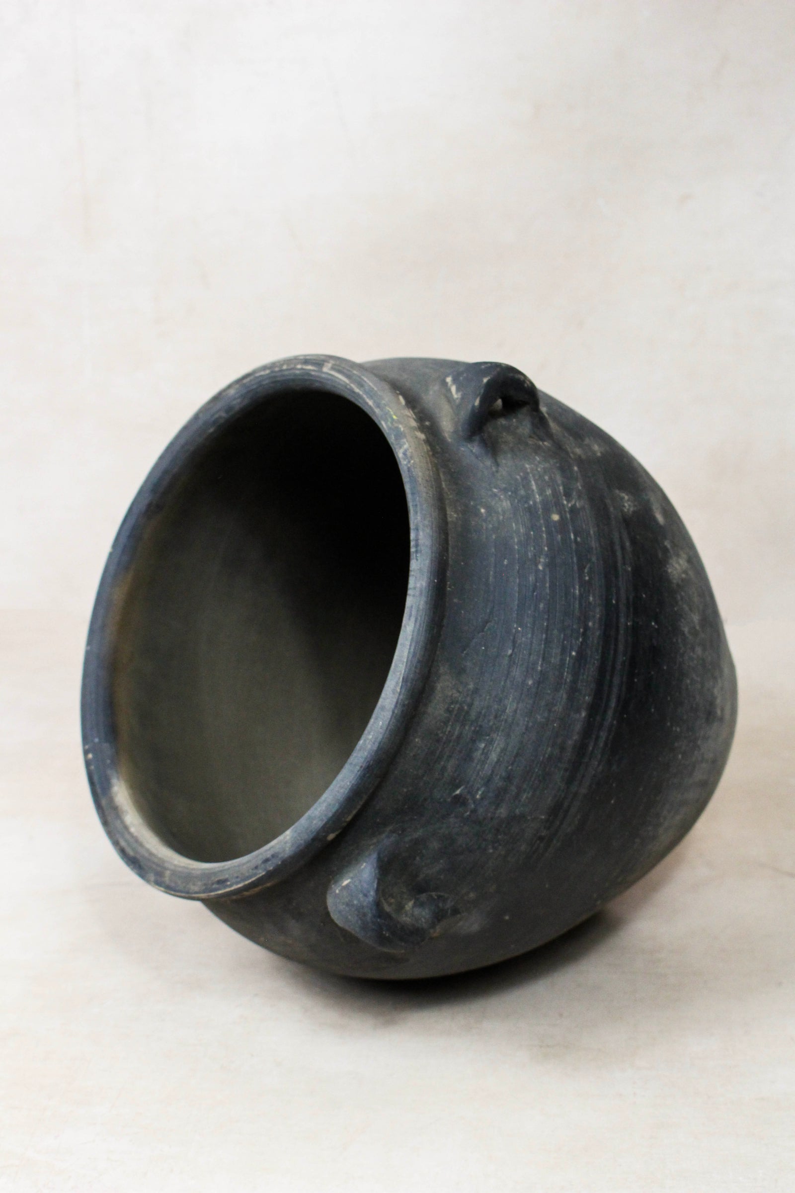 Vintage Dark pot with ears - E4.36