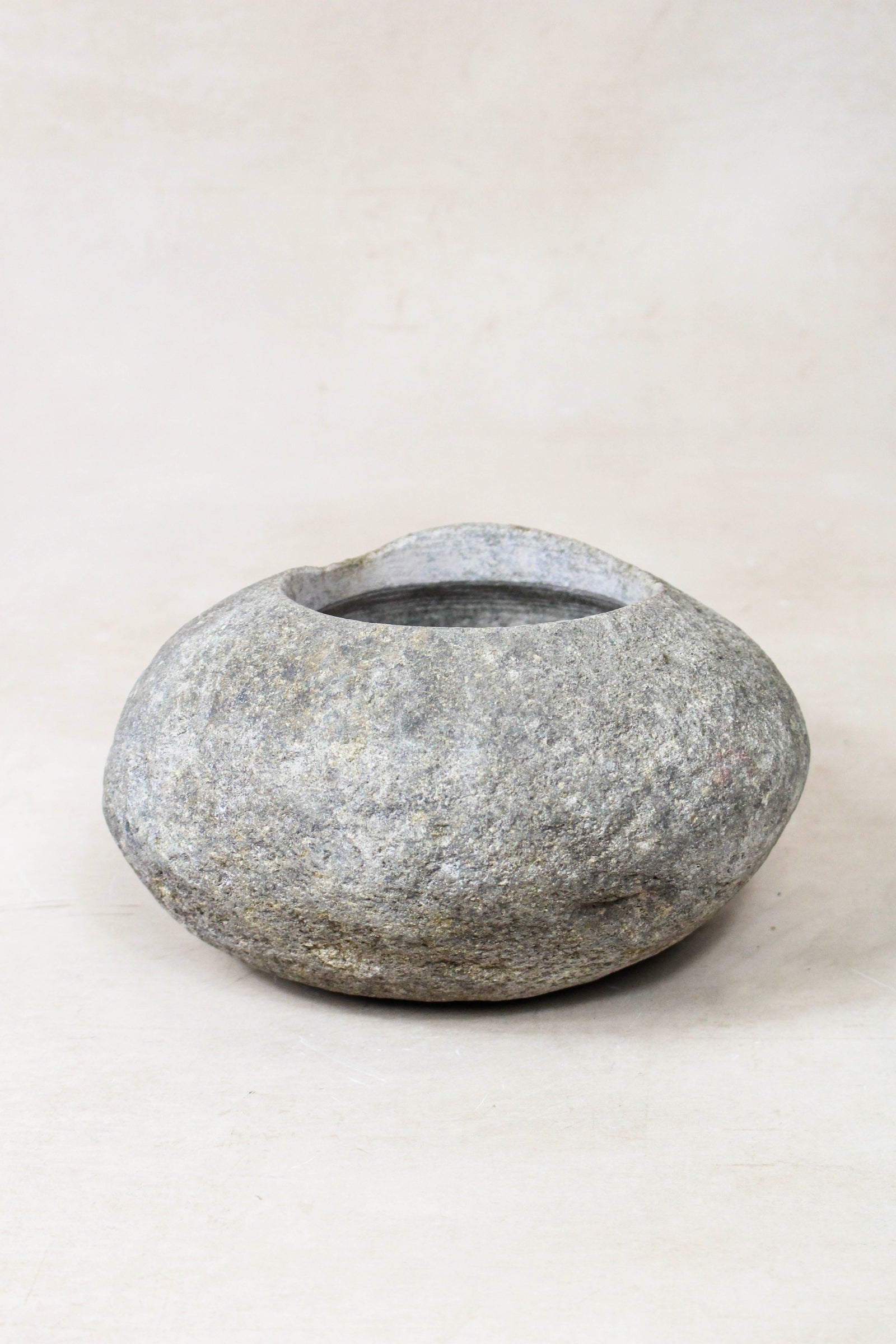 River Stone Planter Pot 22.4