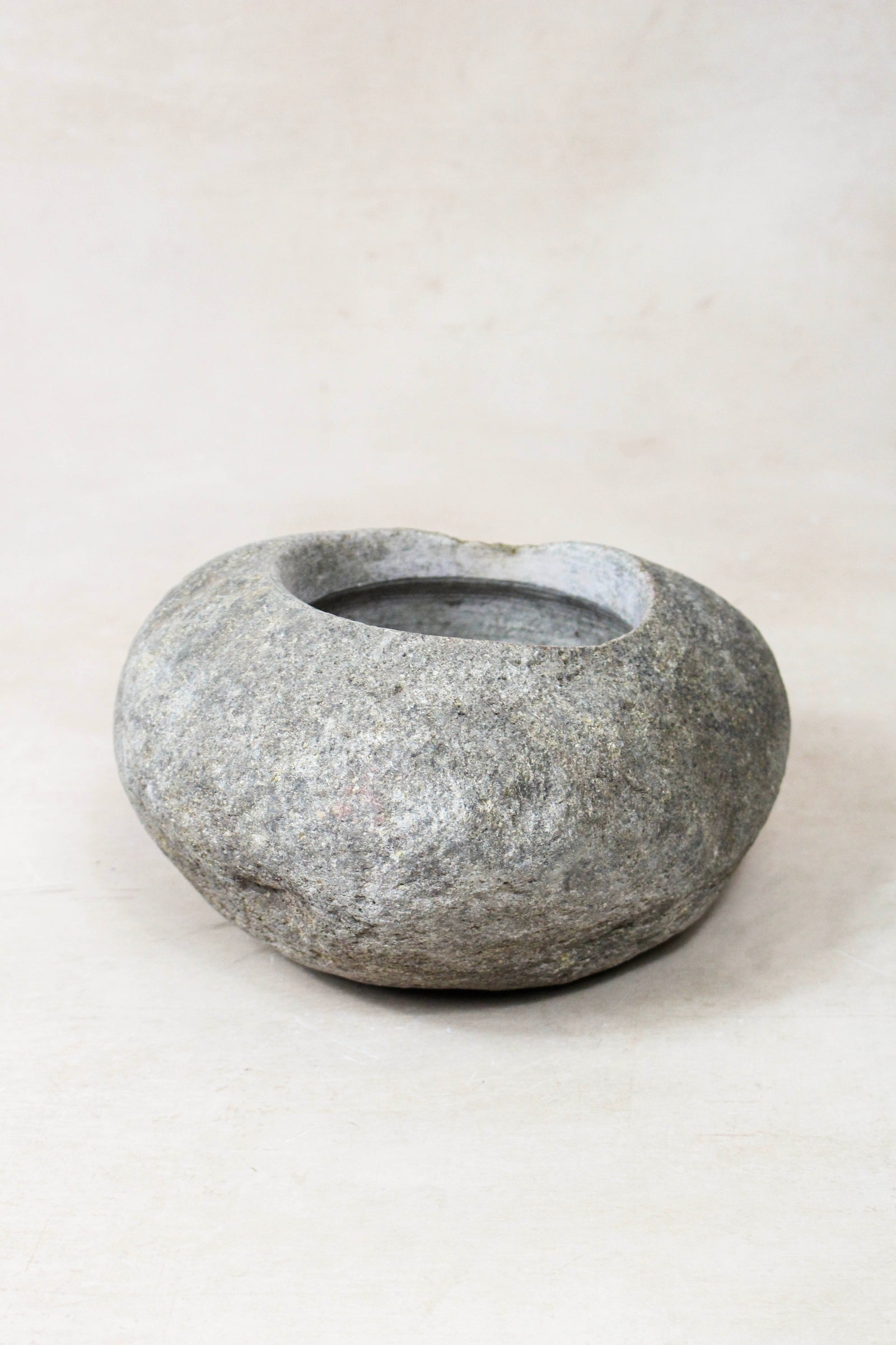 River Stone Planter Pot 22.4