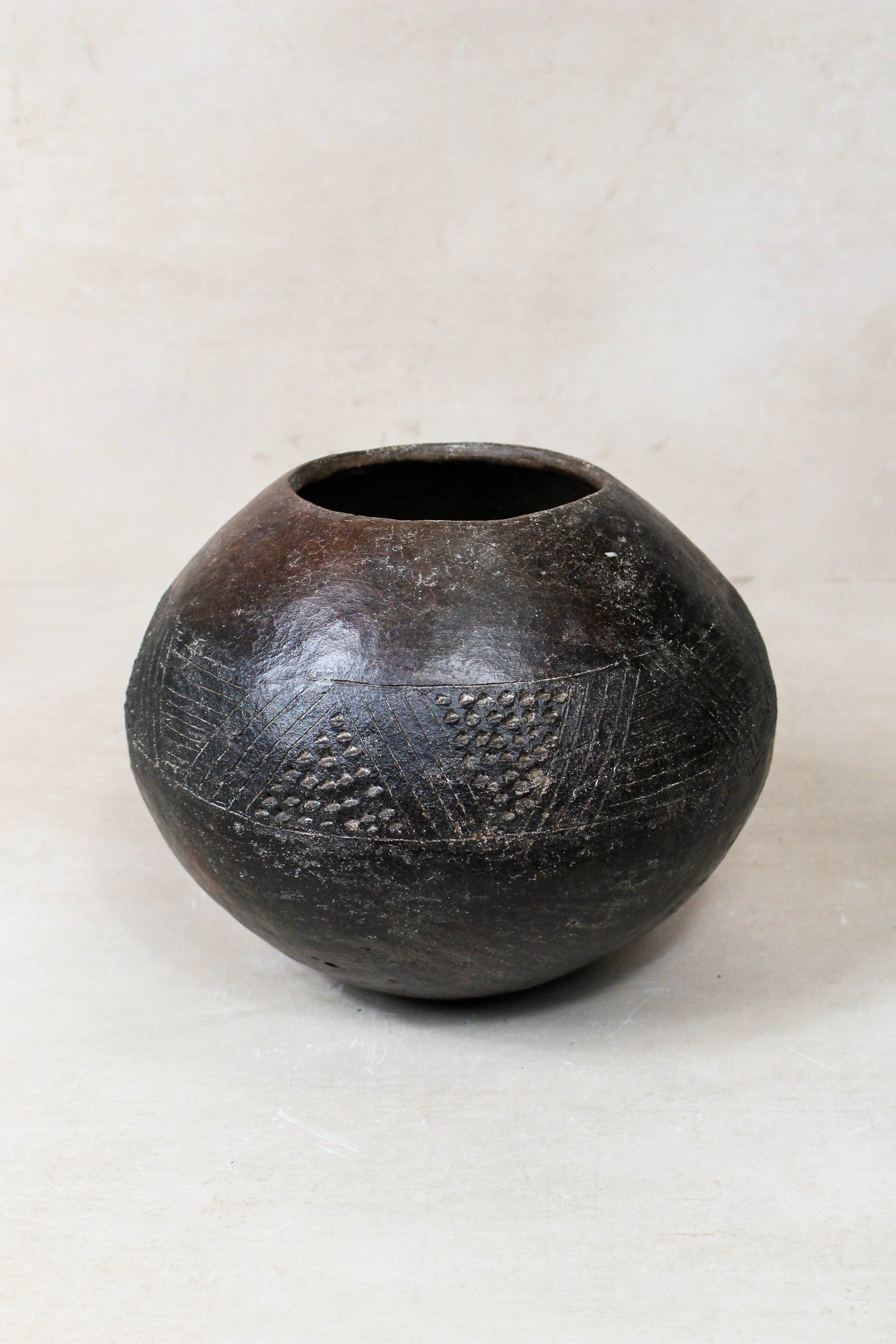 Hand-built Zulu beer pot in pit-fired clay, South Africa (164.6)