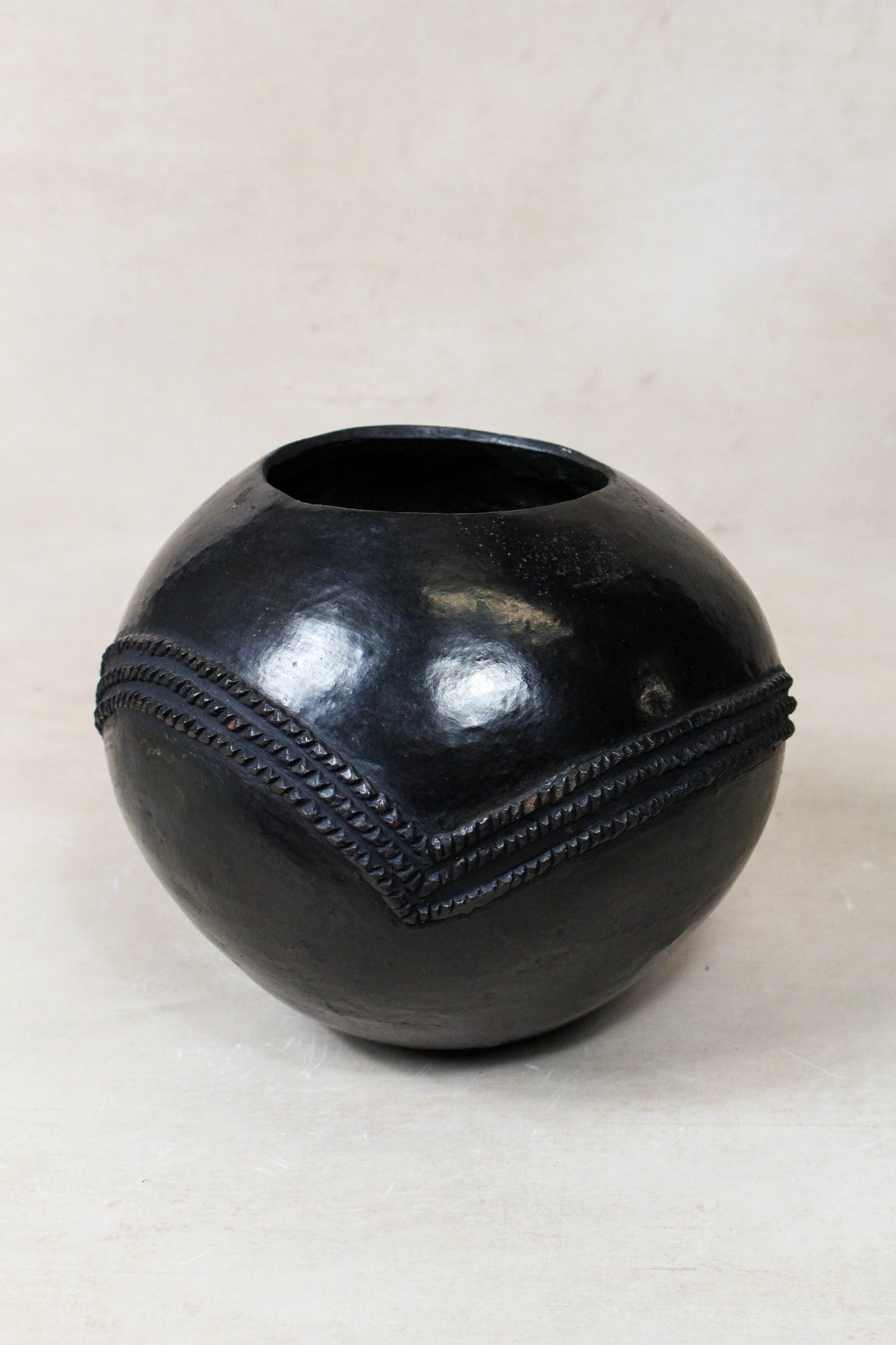 Hand-built Zulu beer pot in pit-fired clay, South Africa (163.6)