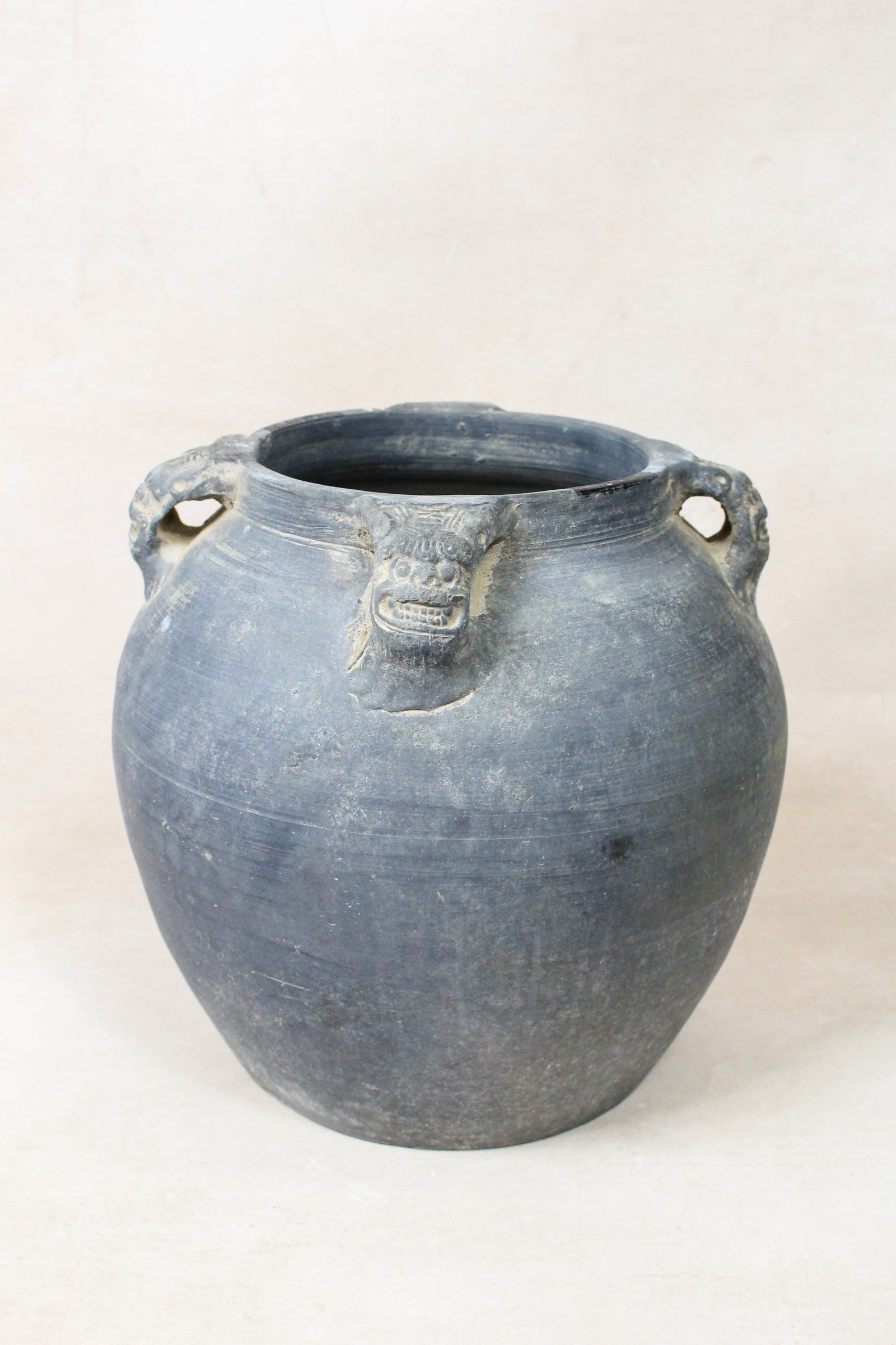 Vintage Lion Ears Dark Pot - DE.37