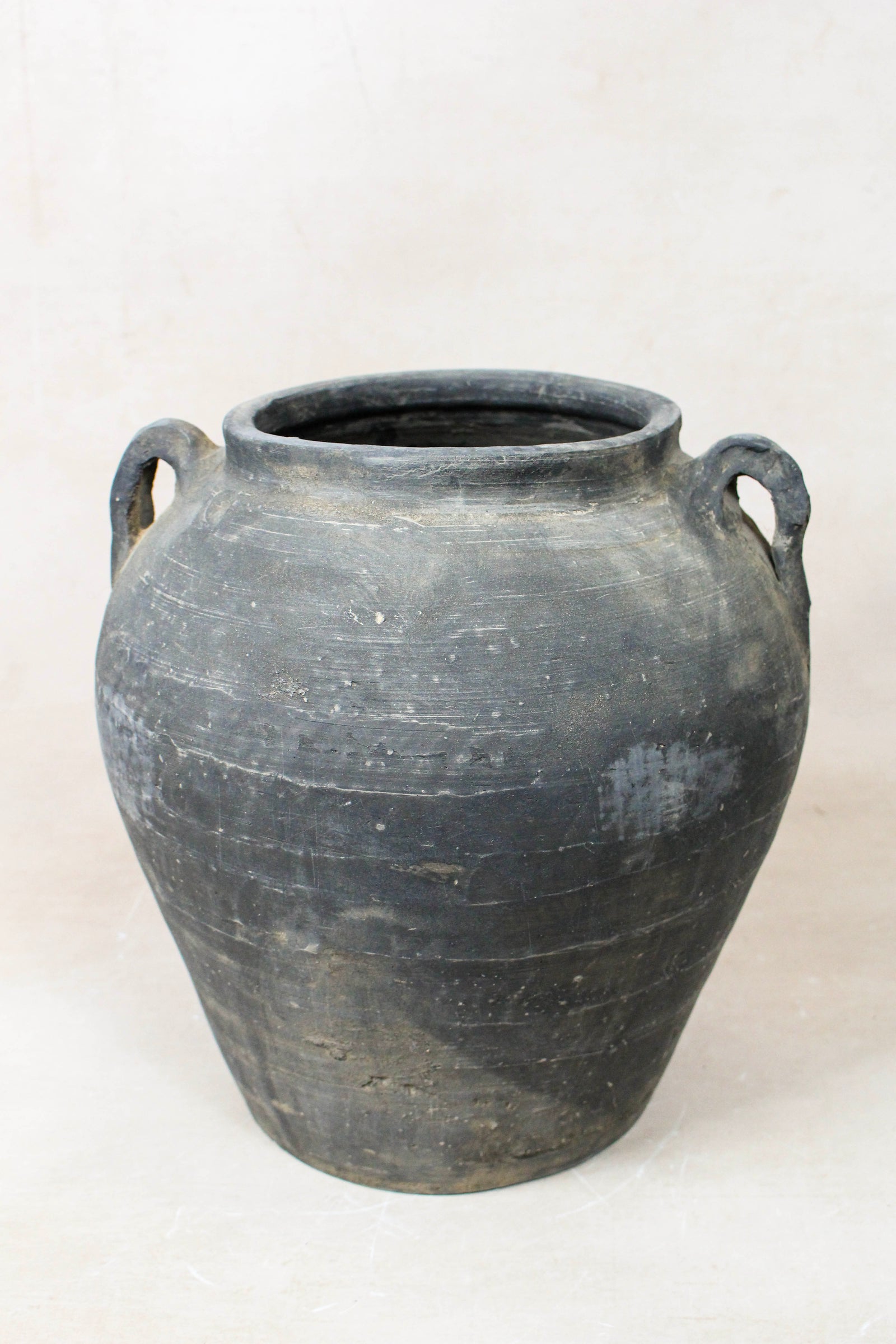 Vintage Dark pot with ears - E2.4