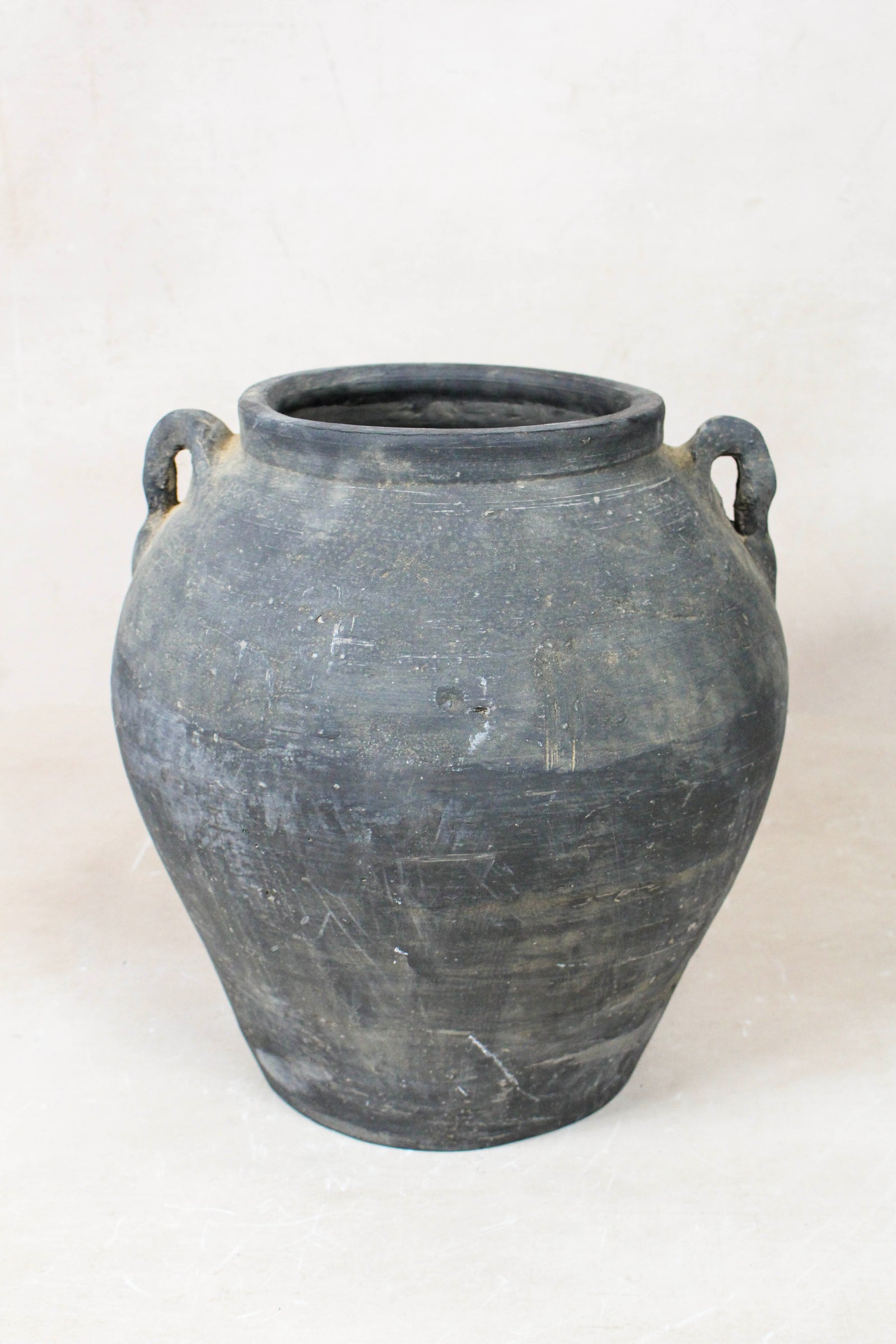 Vintage Dark pot with ears - E2.12