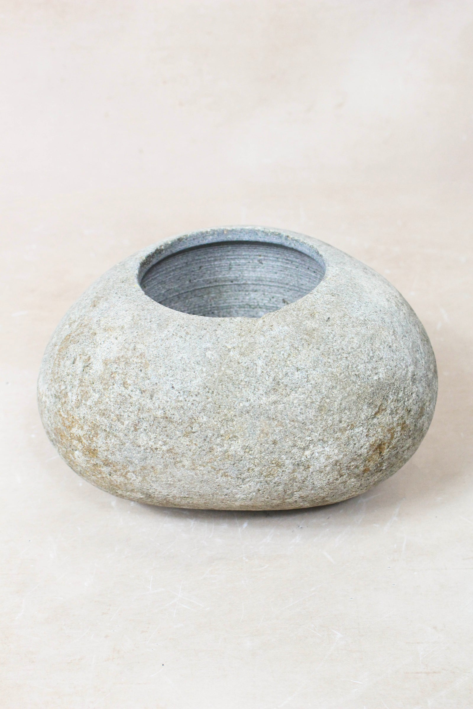 River Stone Planter Pot 22.10