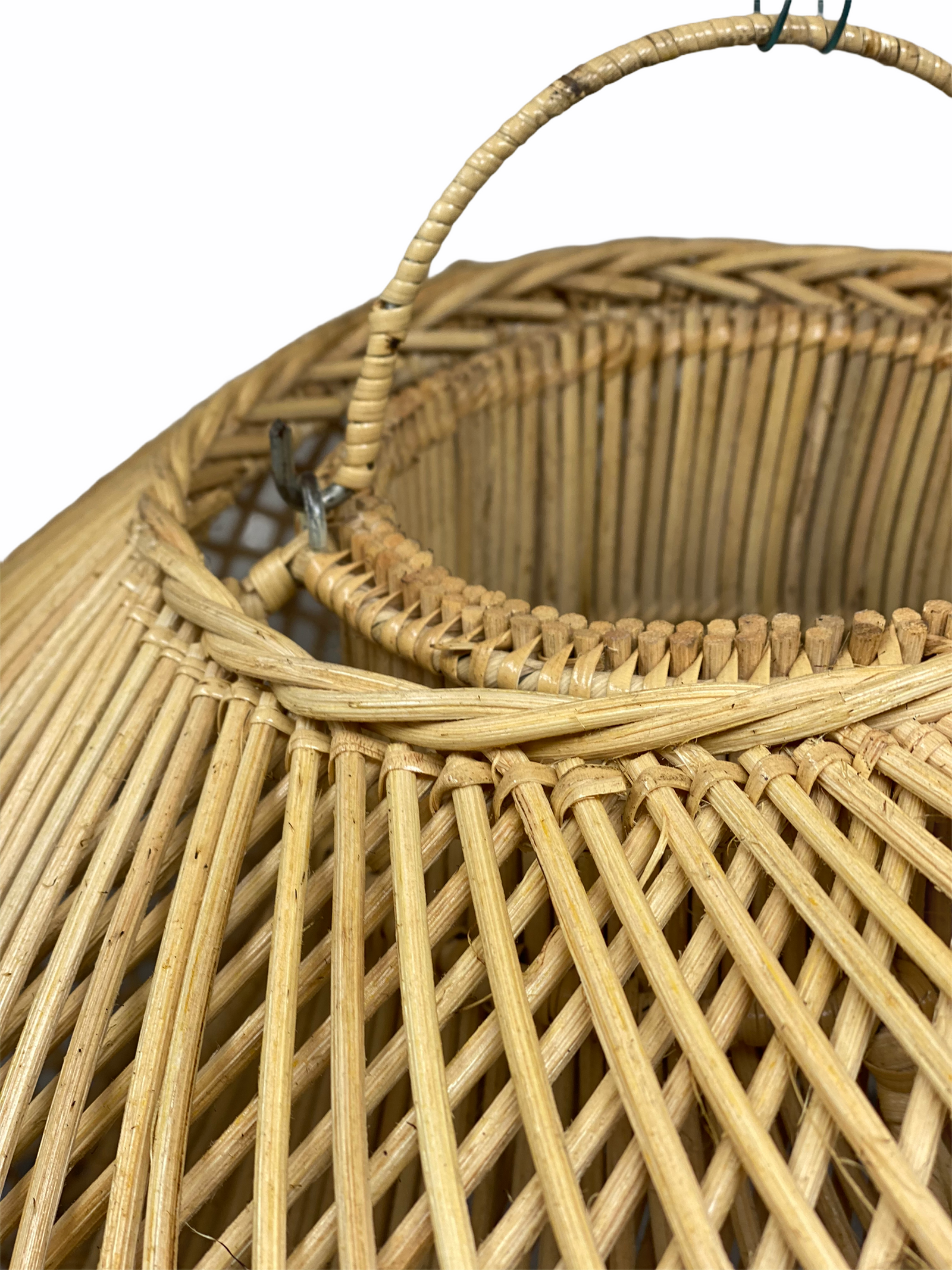 Rattan clam shell pendant - L — side view