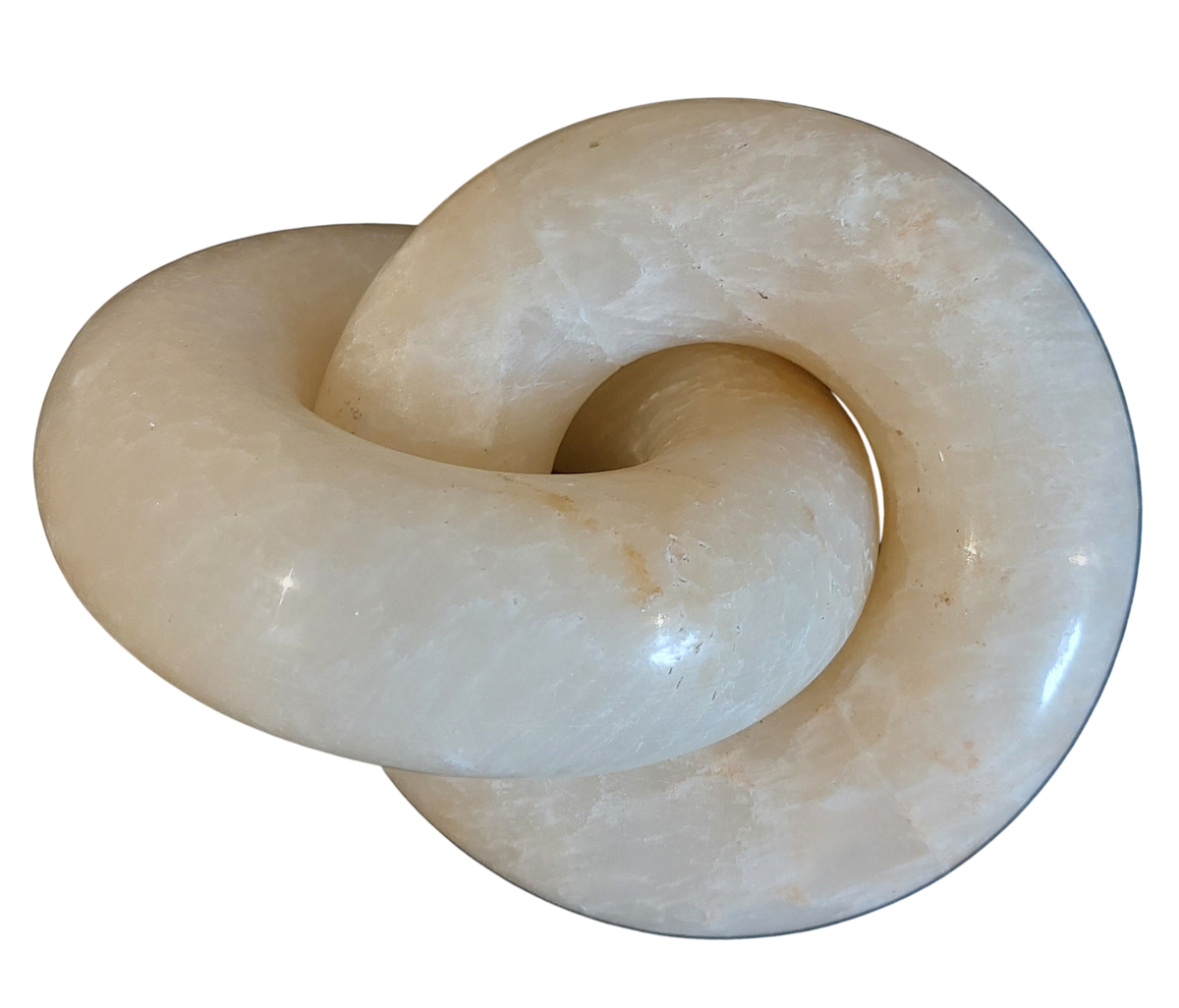 Solid onyx decorative chain-link ornament with natural veining